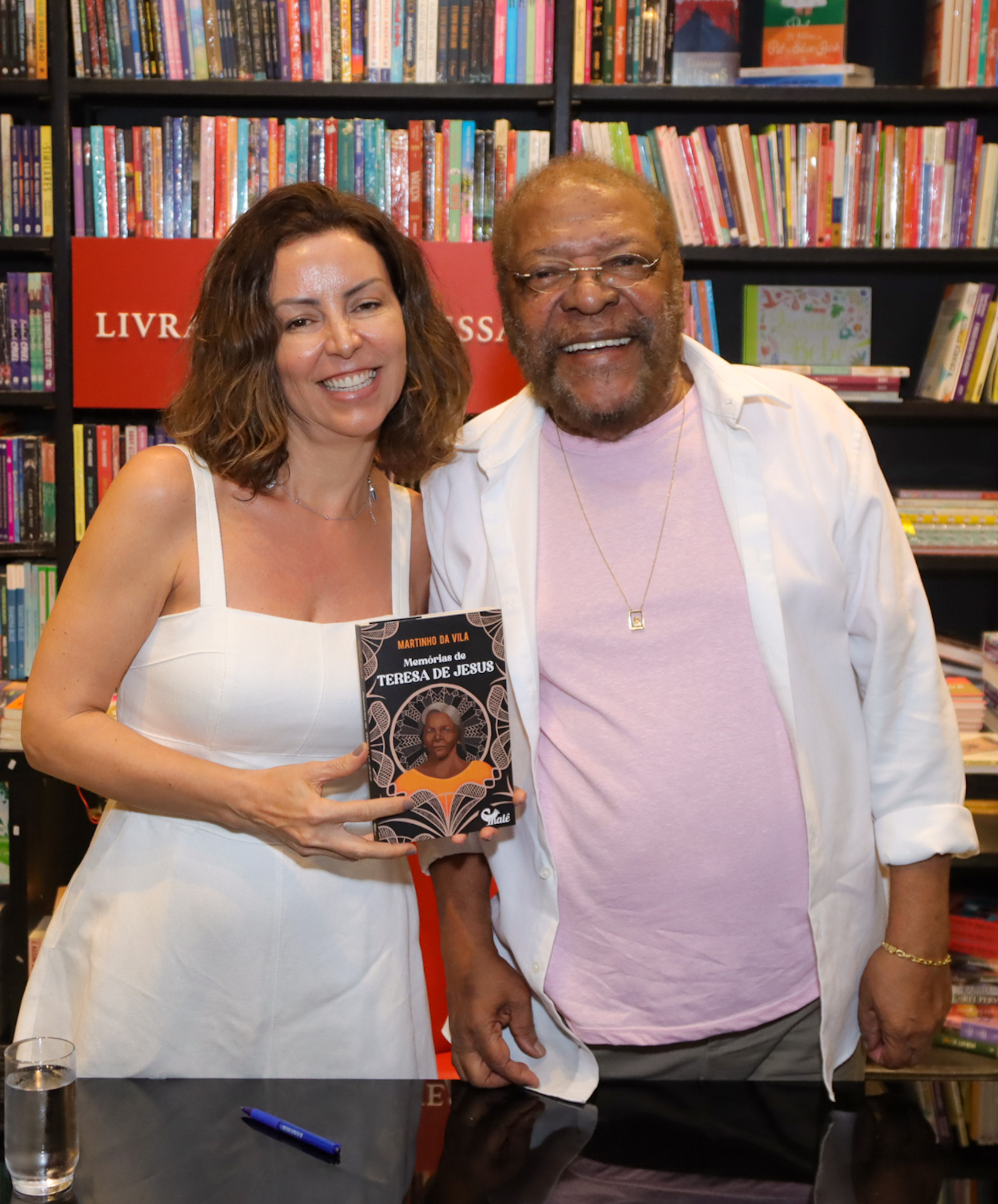 Martinho da Vila faz rara aparição com a esposa, Cléo Ferreira