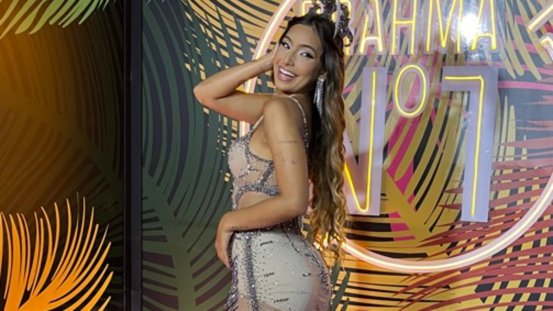 Vanessa Lopes surge com look valioso na Sapucaí e rebate críticas: ‘Só o começo’