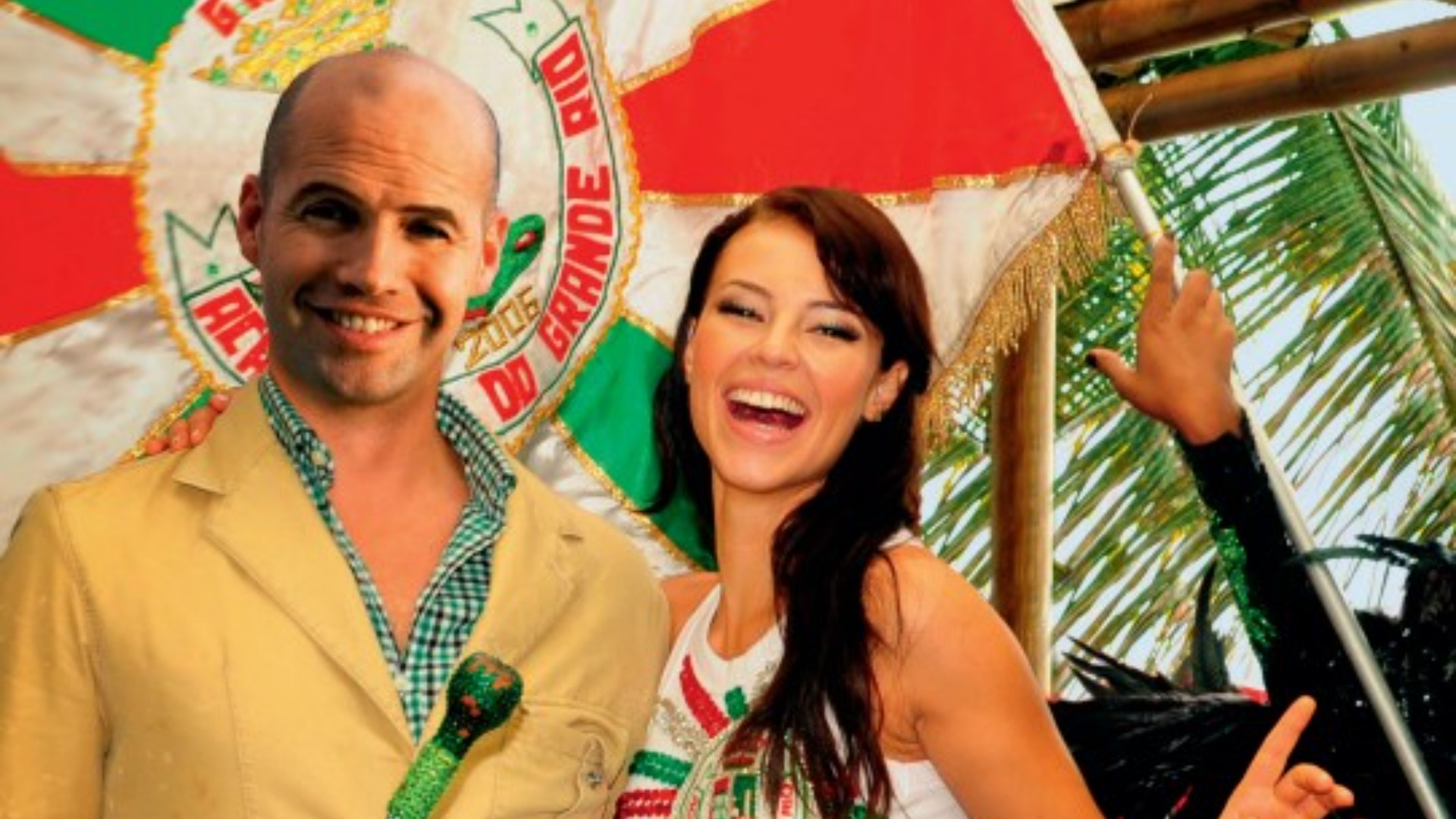 Ator de Titanic já curtiu Carnaval no Brasil com Paolla Oliveira