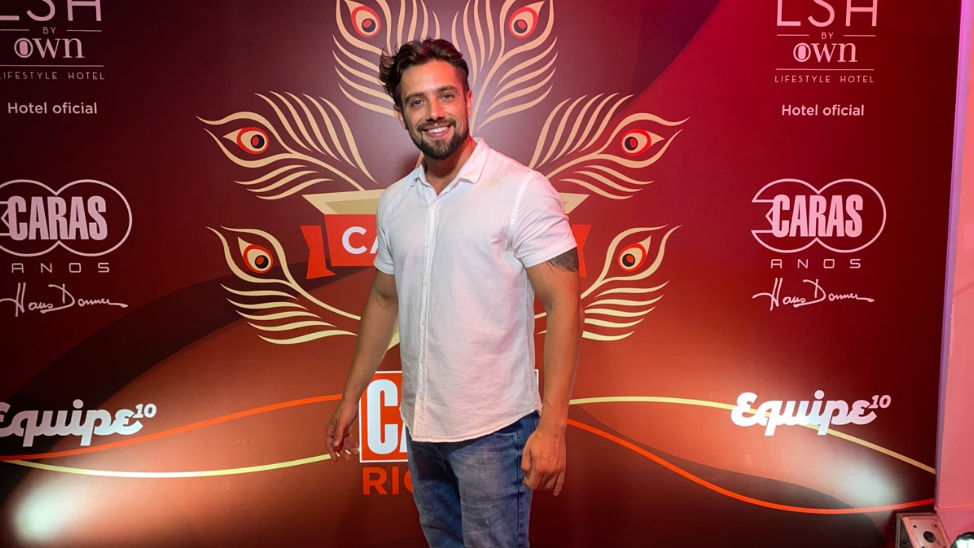 Rafael Cardoso tem alta do hospital e cai na folia: ‘Nada pela metade’
