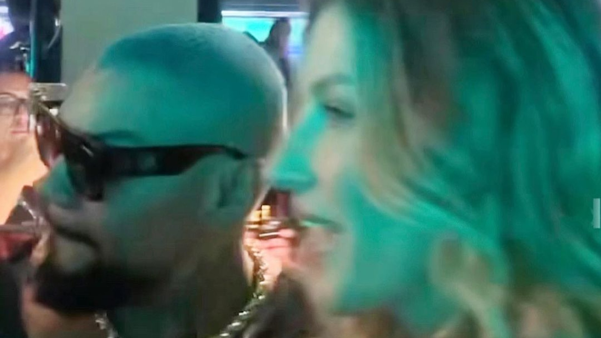 Após dizer que convenceu Gisele Bündchen a vir para o Brasil, Naldo posta foto com ela