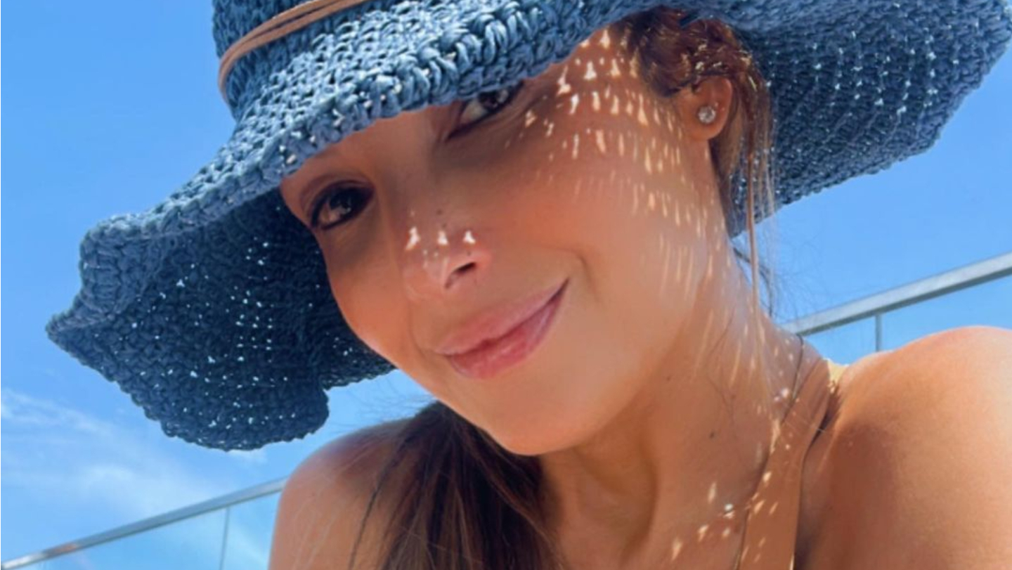 De biquíni, Patrícia Poeta surge deslumbrante tomando sol: ”Que linda”