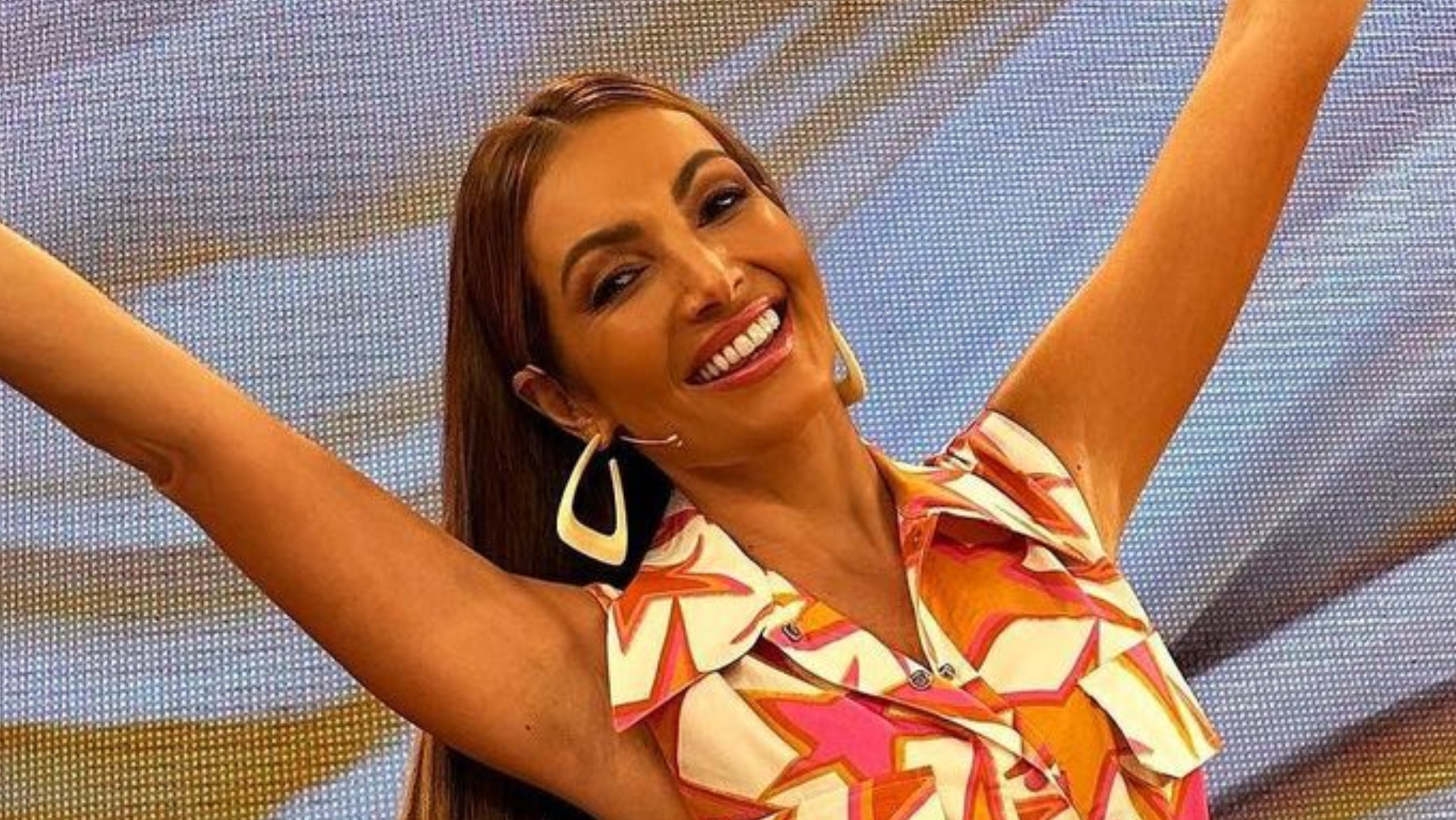 Patrícia Poeta dá repaginada no visual e exibe resultado na web: ”Mais linda ainda”