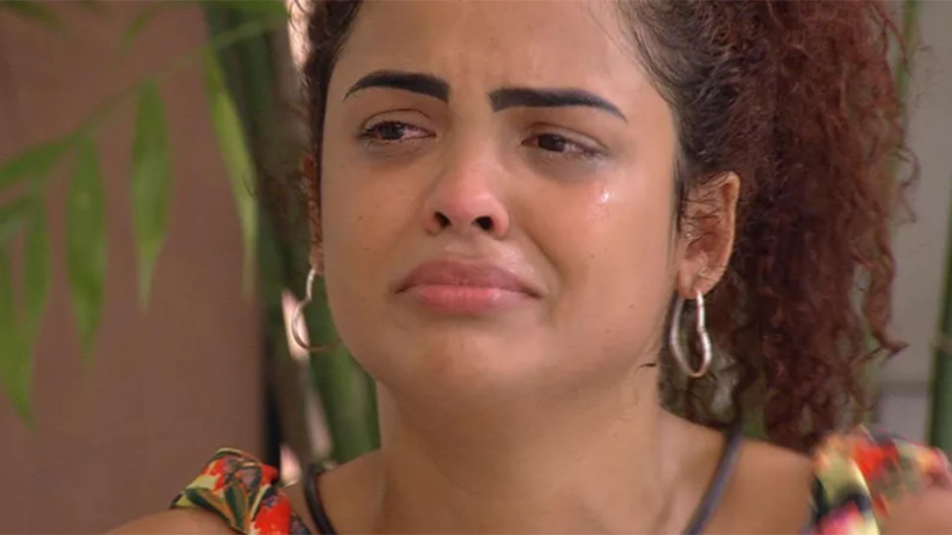 BBB 23: Paula cai no choro ao ter DR com Cristian após troca de farpas