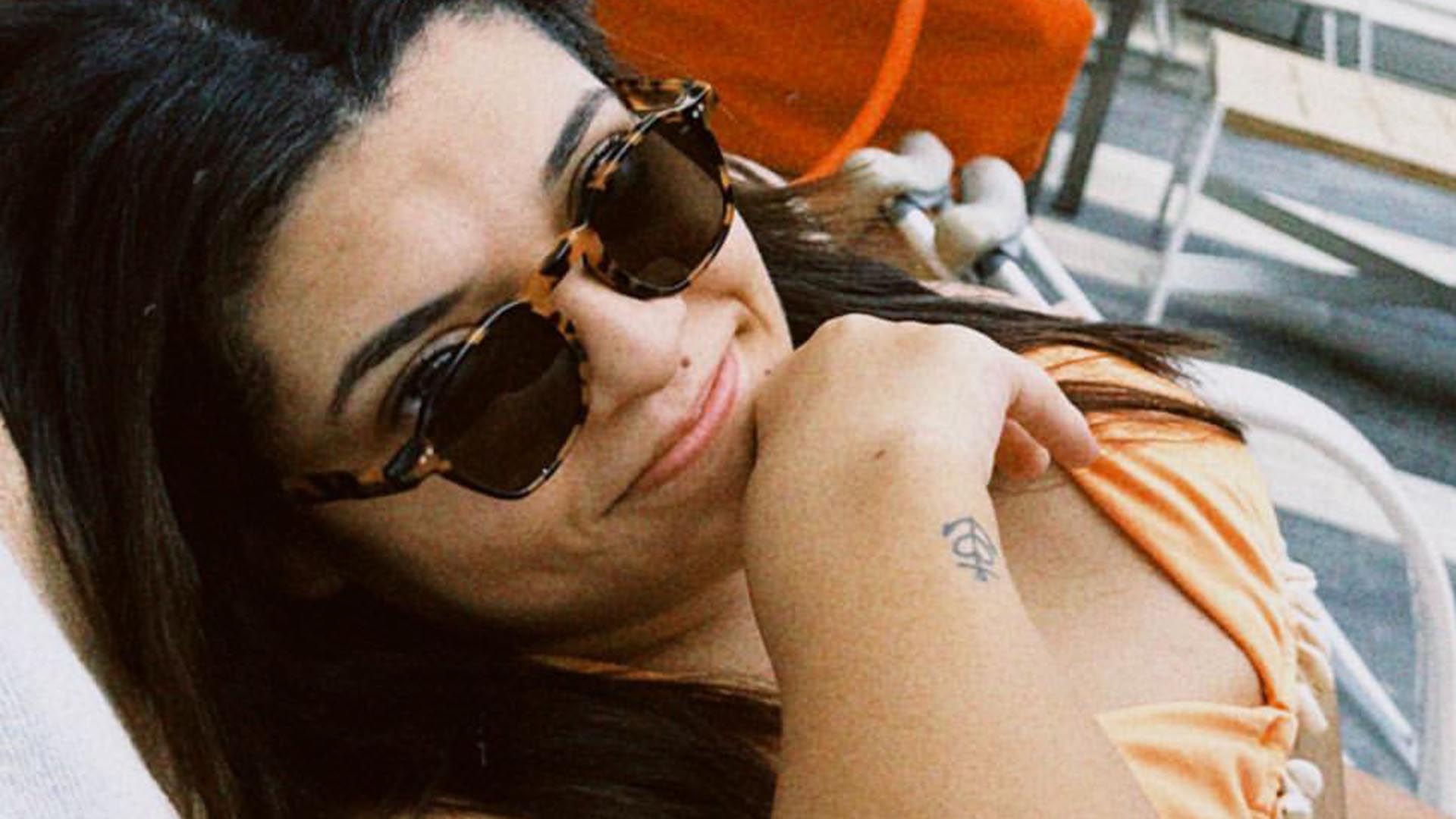 De biquíni, Pequena Lo arrasa em fotos na piscina