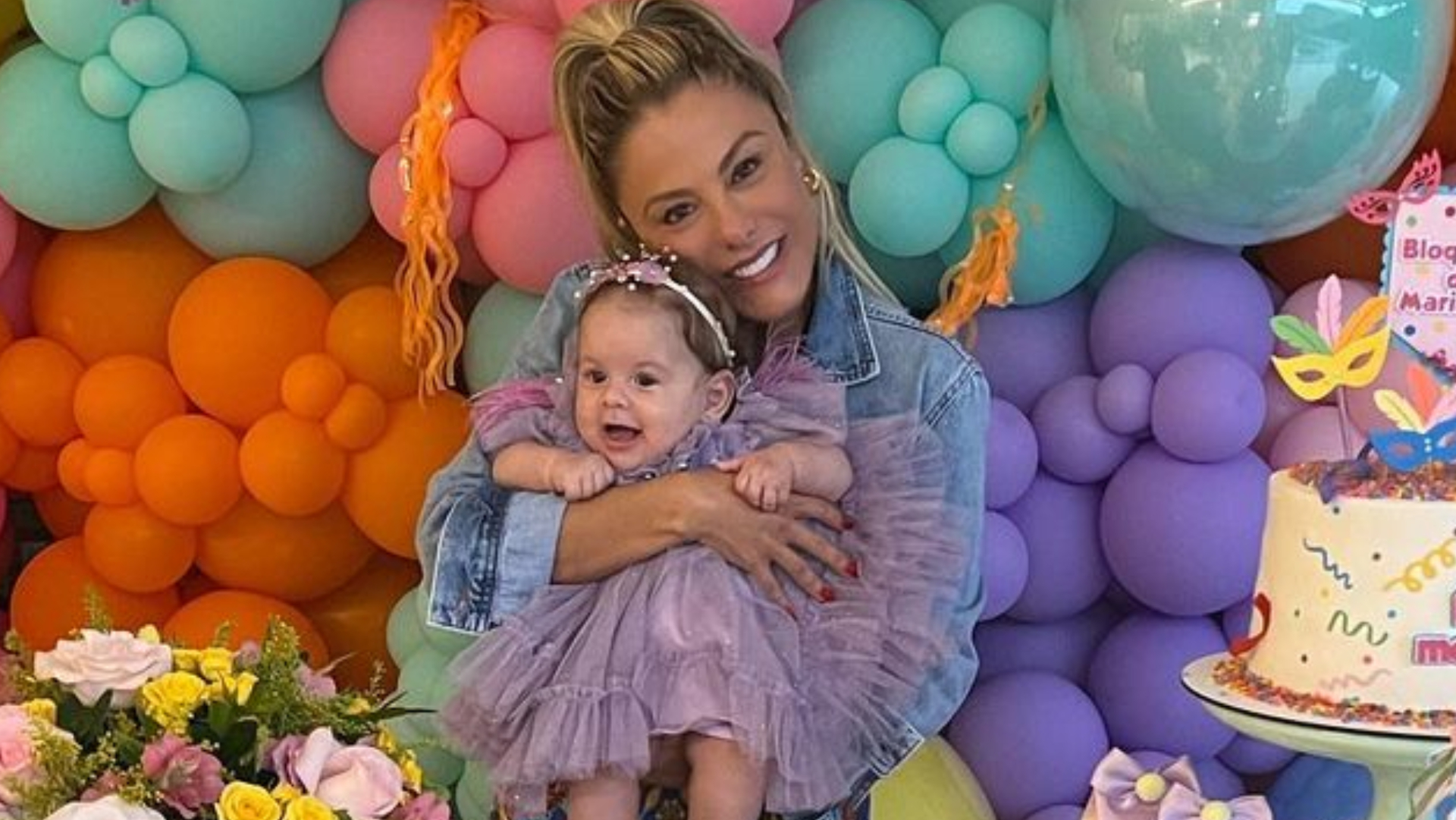 Poliana Rocha faz foto em festão do mesversário da neta caçula: ”Comemorando”