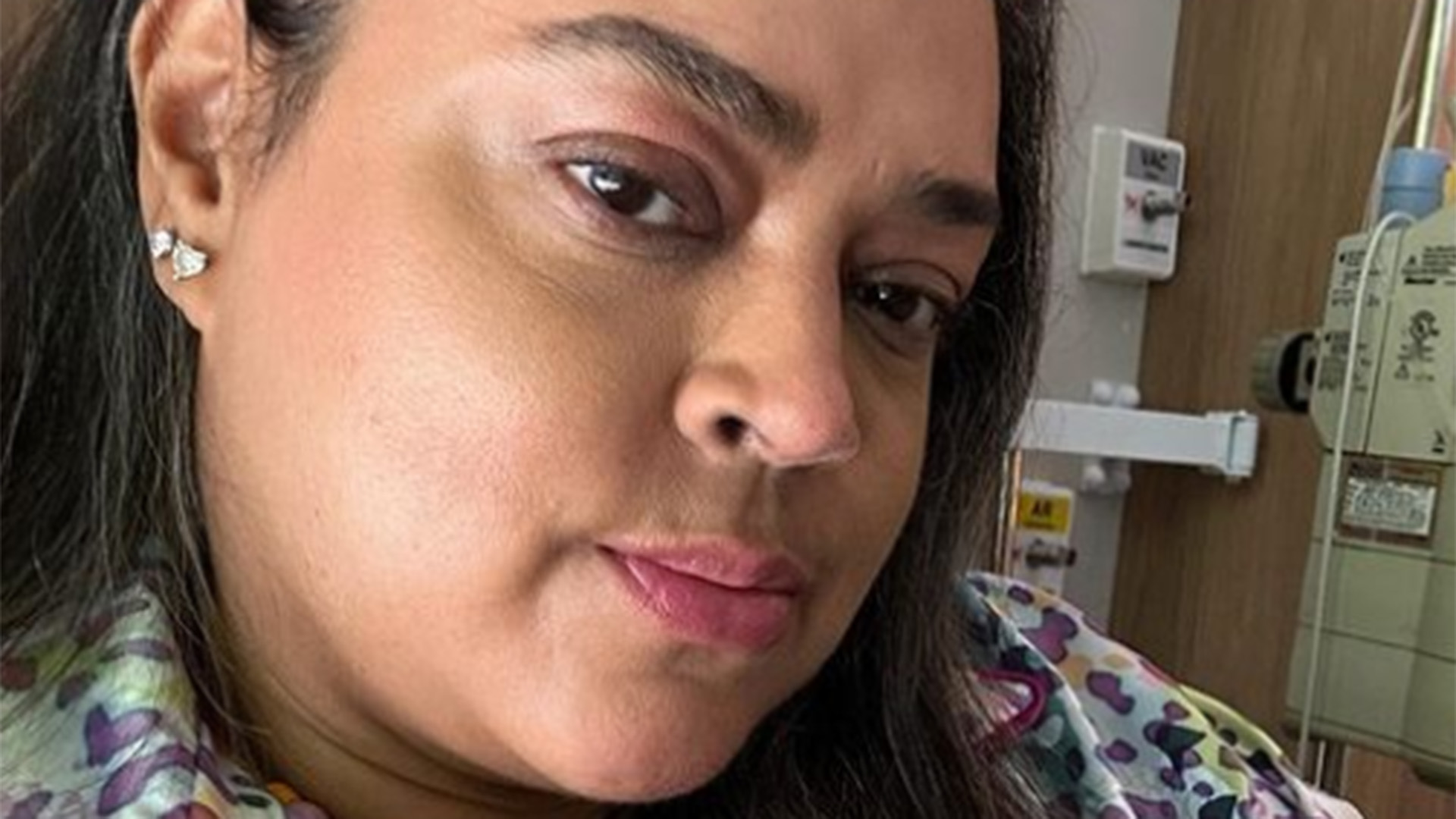 Preta Gil faz selfie durante o tratamento de quimioterapia: ‘Minha dose de cura’