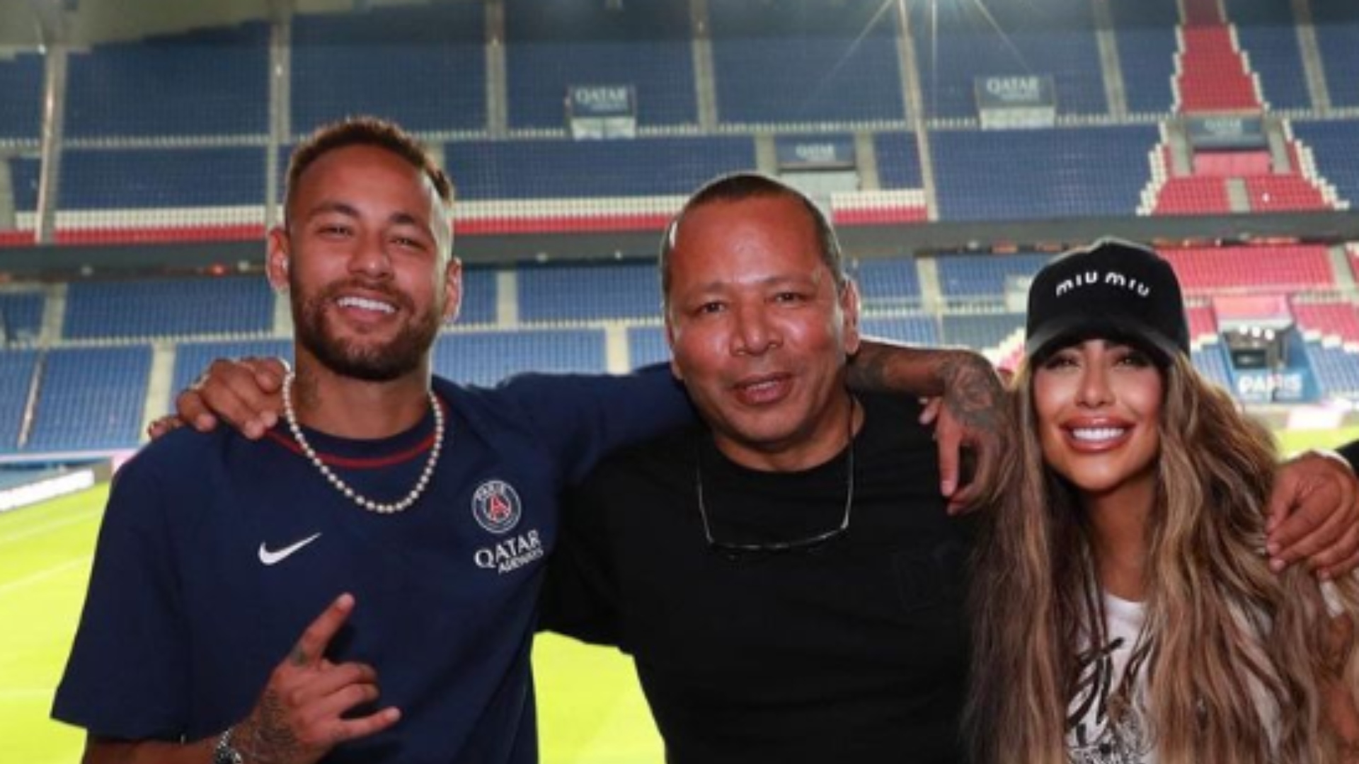 Rafaella Santos faz homenagem para Neymar e pai com foto antiga