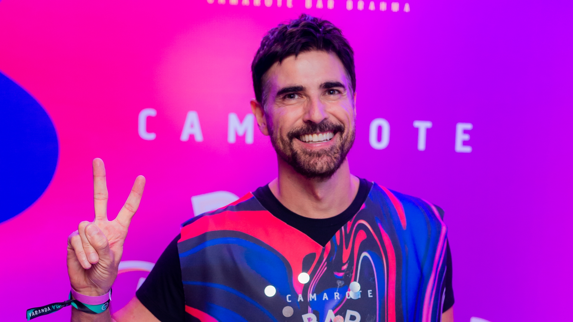 Reynaldo Gianecchini curte Carnaval em São Paulo e reforça solteirice: “Livre, leve e solto”