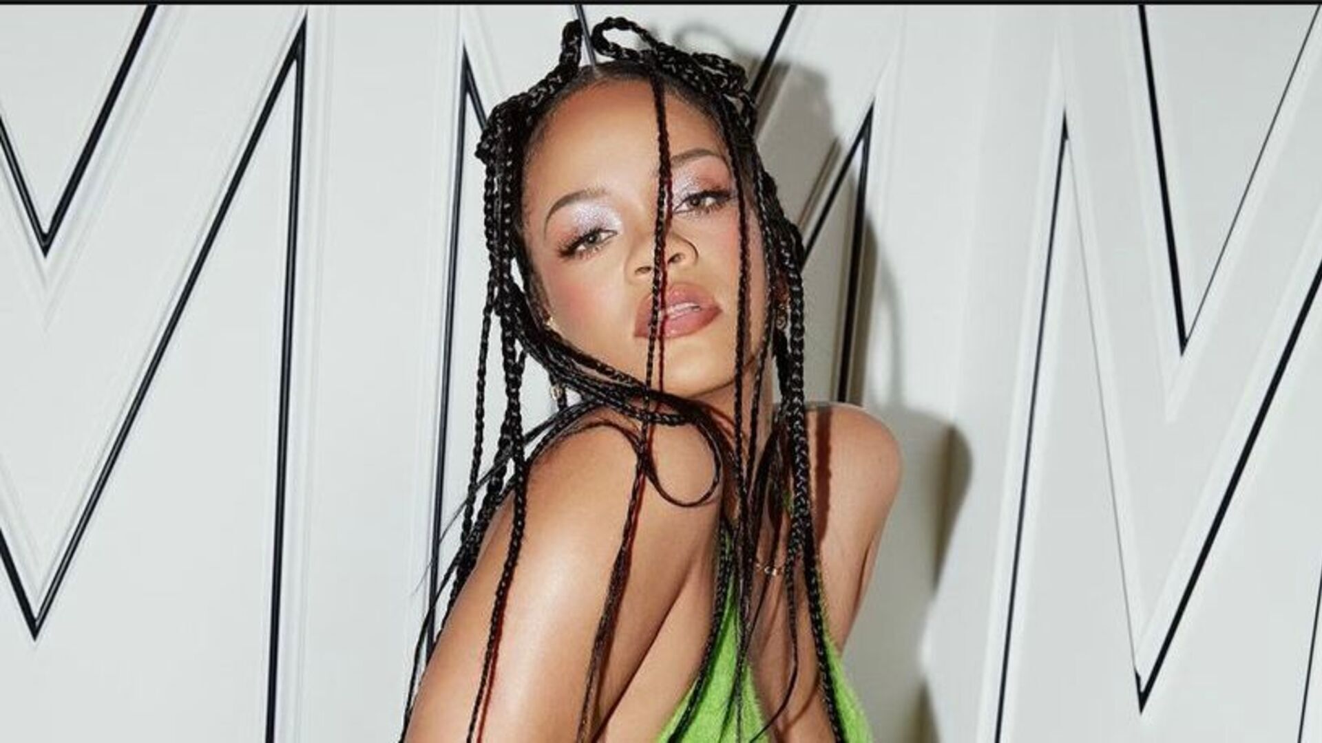 Rihanna dá detalhes sobre sua performance no intervalo do Super Bowl: “Desafio”