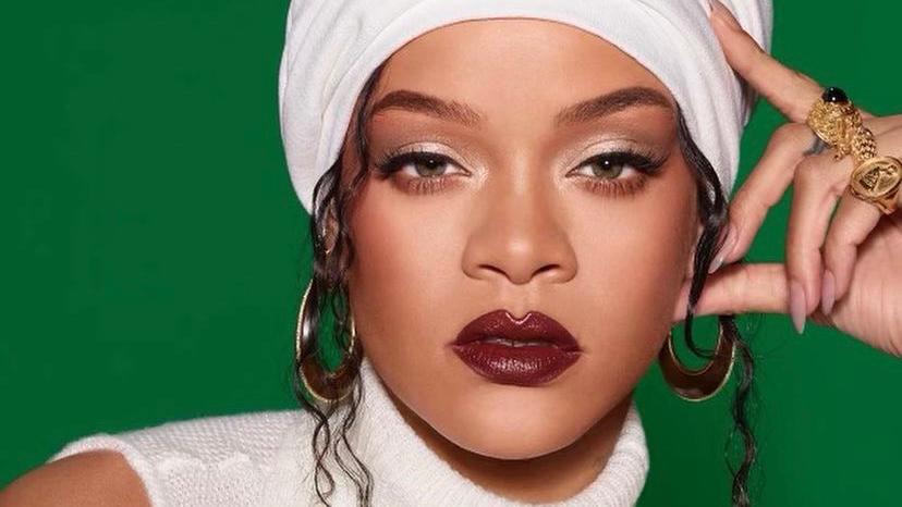 Rihanna revela que não sabia que estava grávida na época de ensaio para revista