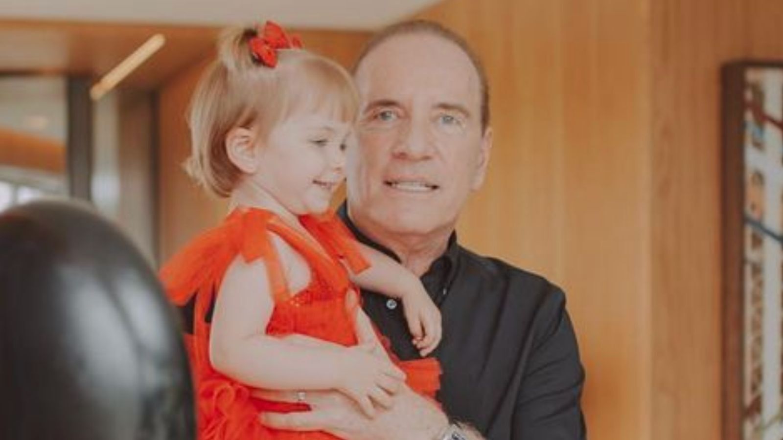 Roberto Justus celebra aniversário da neta em meio a tratamento contra câncer