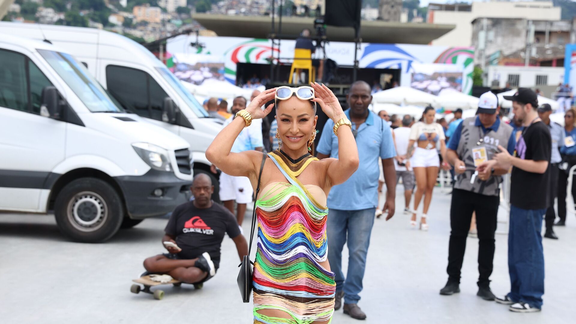 Sabrina Sato marca presença na apuração do Carnaval do Rio de Janeiro