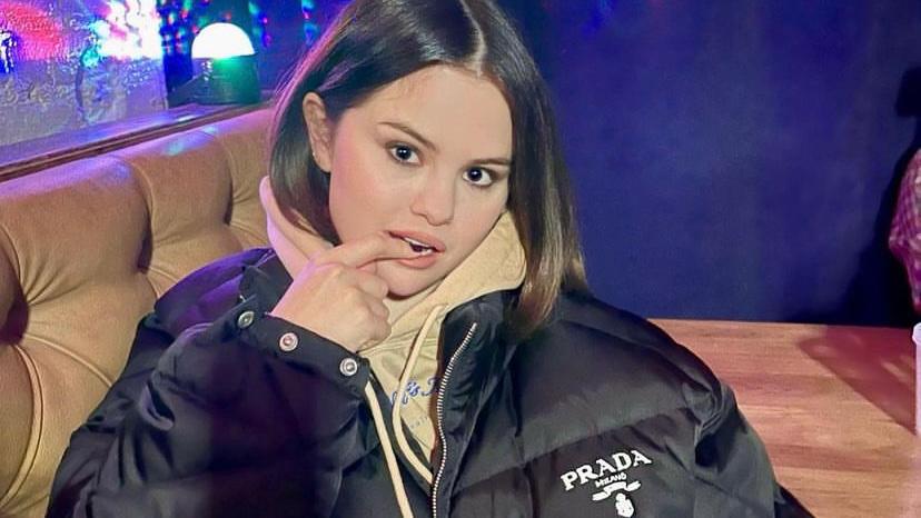Selena Gomez reage a supostas provocações de Hailey Bieber: ‘Não deixo essas coisas me derrubarem’