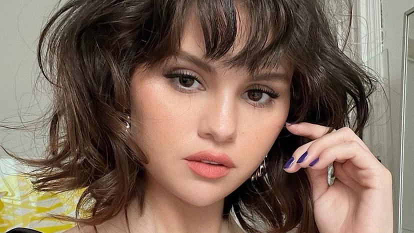 Após polêmicas, Selena Gomez diz que vai dar um tempo de suas redes sociais: “Estou velha demais para isso”