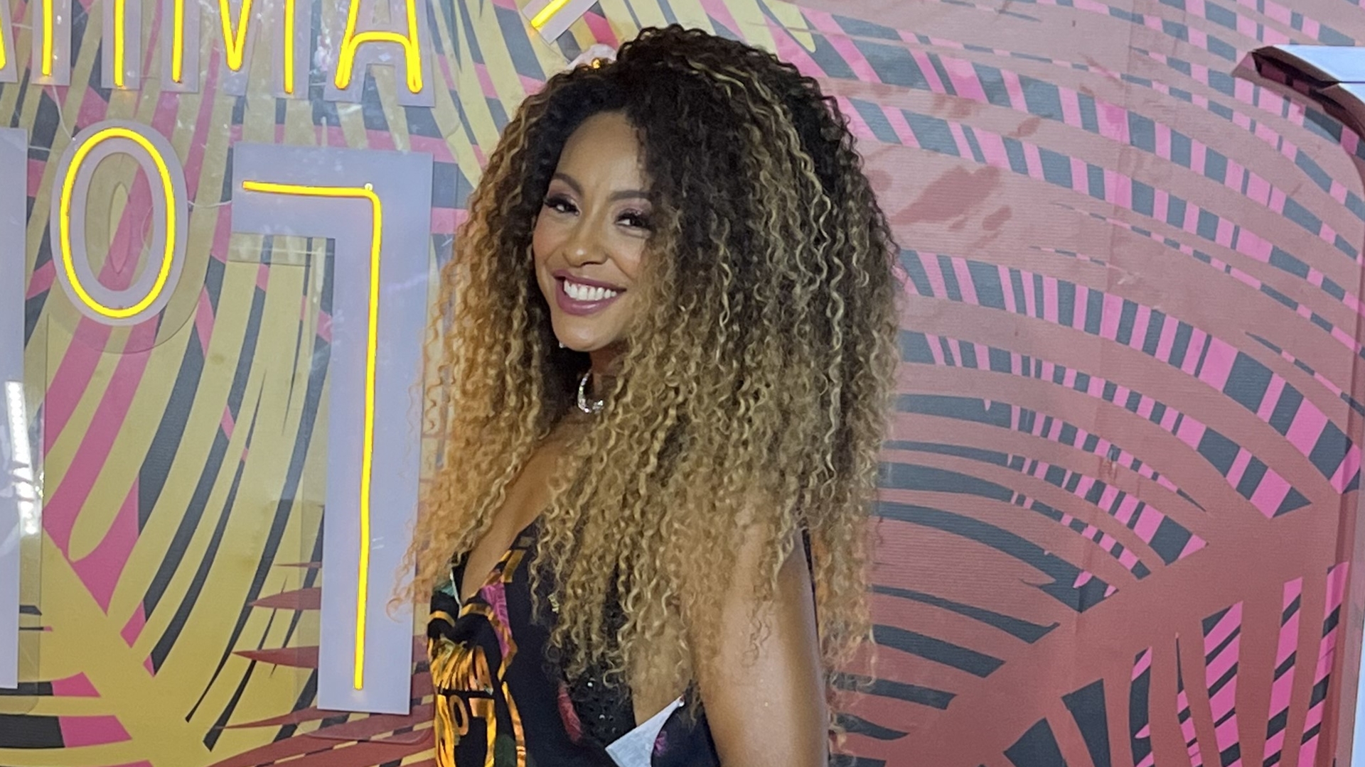 Sheron Menezzes rasga elogios a protagonista evangélica na Globo: “Amando cantar louvor”