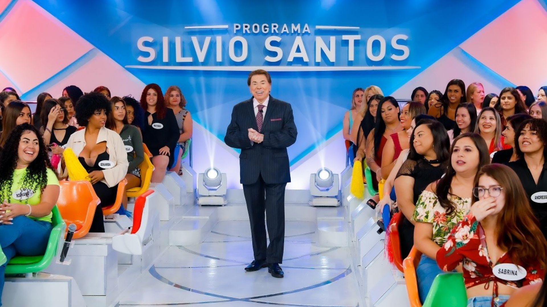 Emocionado, Silvio Santos relembrou passado como camelô em desfile de Carnaval: ‘Forma de sobrevivência’