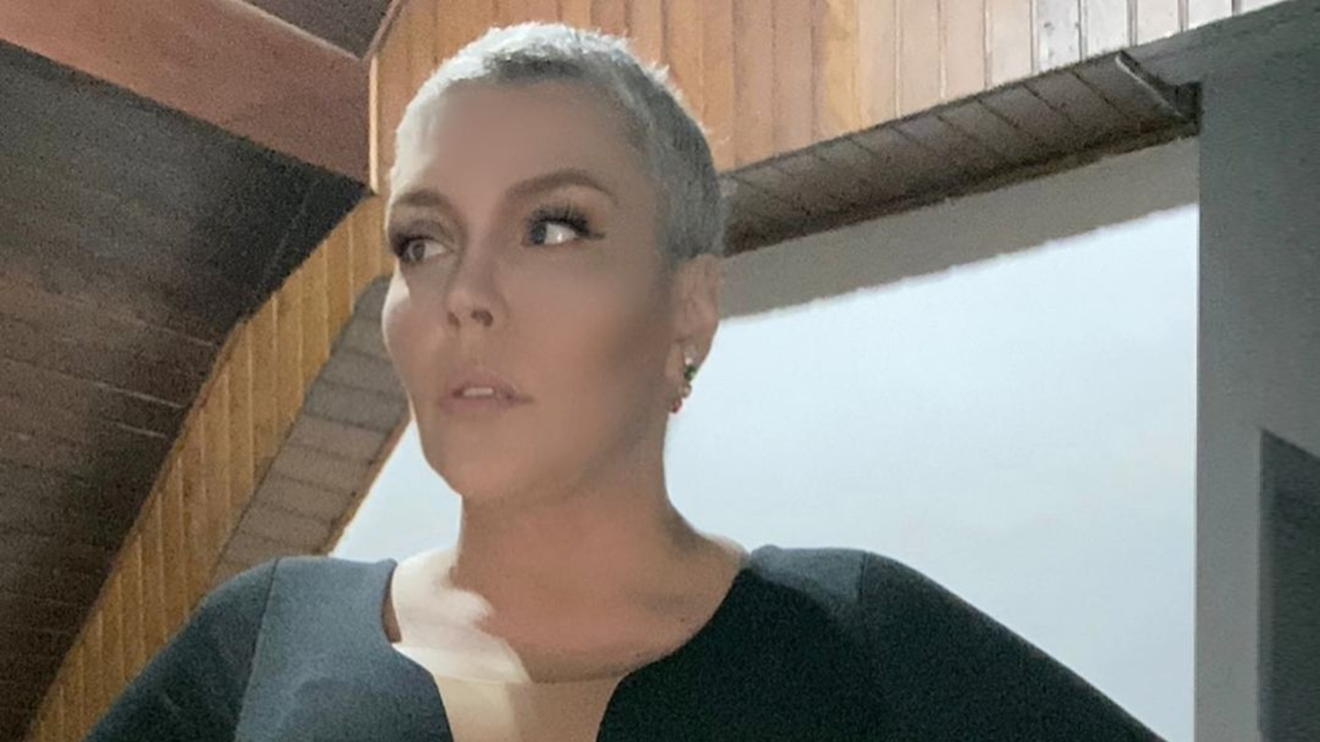Simony faz relato emocionante e fala sobre vaidade com cabelo