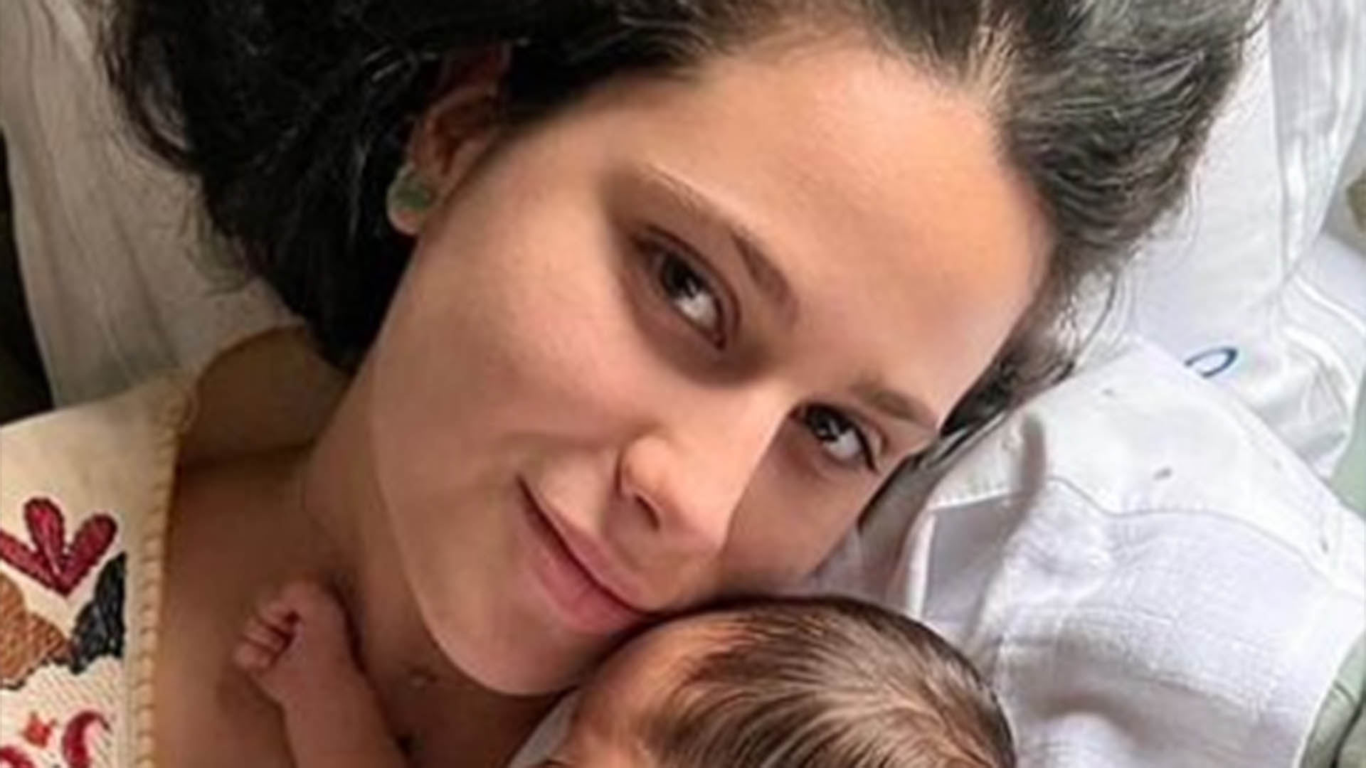 Filha de Claudia Raia conhece o irmão caçula, Luca, e encanta a web: “Denguinho”
