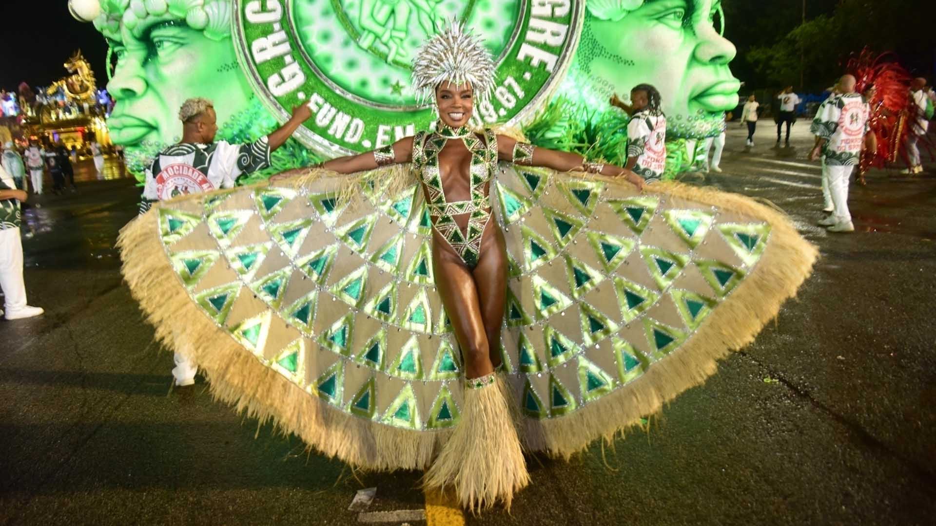 Divas colorem sambódromo do Anhembi em folia paulista