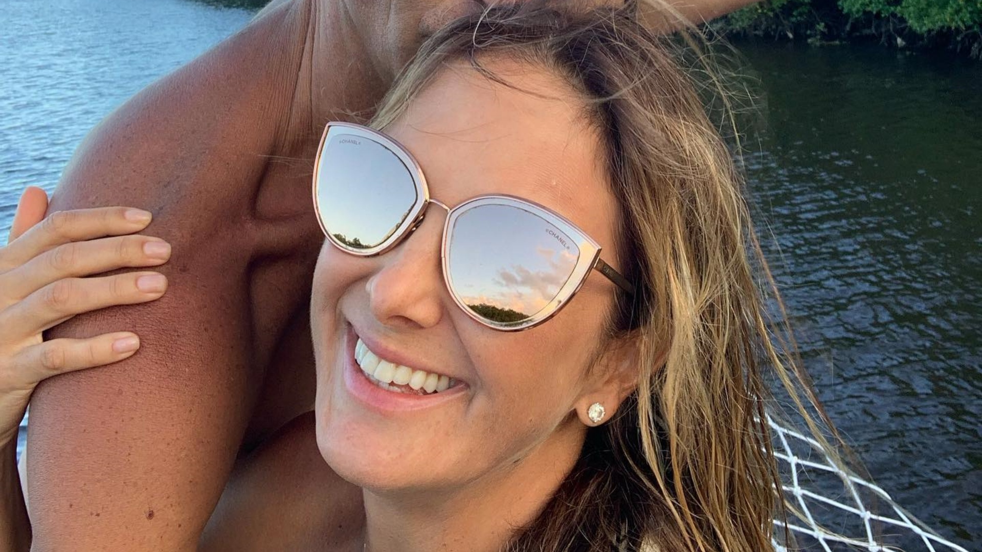 Ticiane Pinheiro surge agarradinha com o marido, Cesar Tralli: “Te amo”