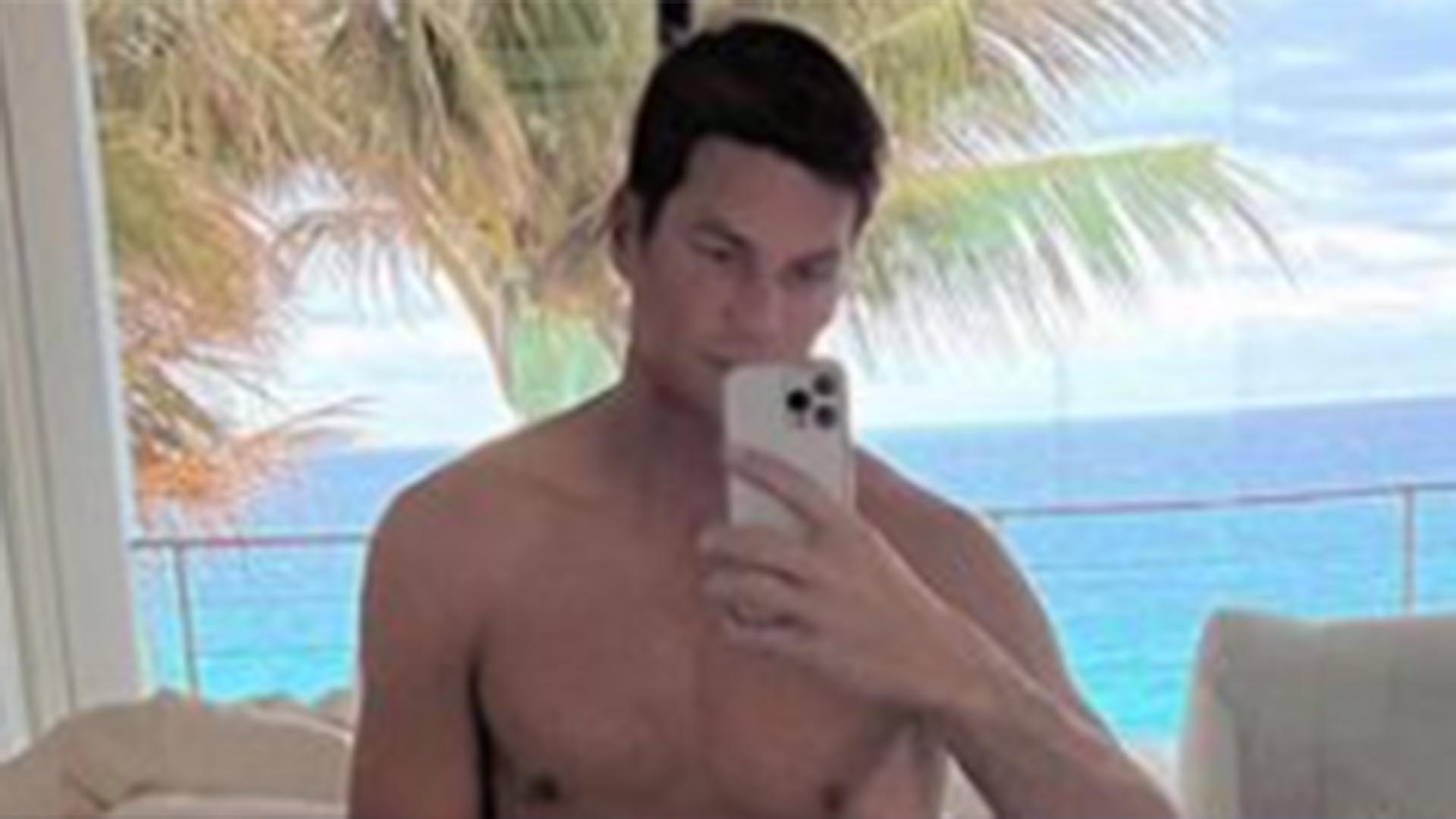Ex-marido de Gisele Bündchen, Tom Brady surge apenas de cueca em nova selfie