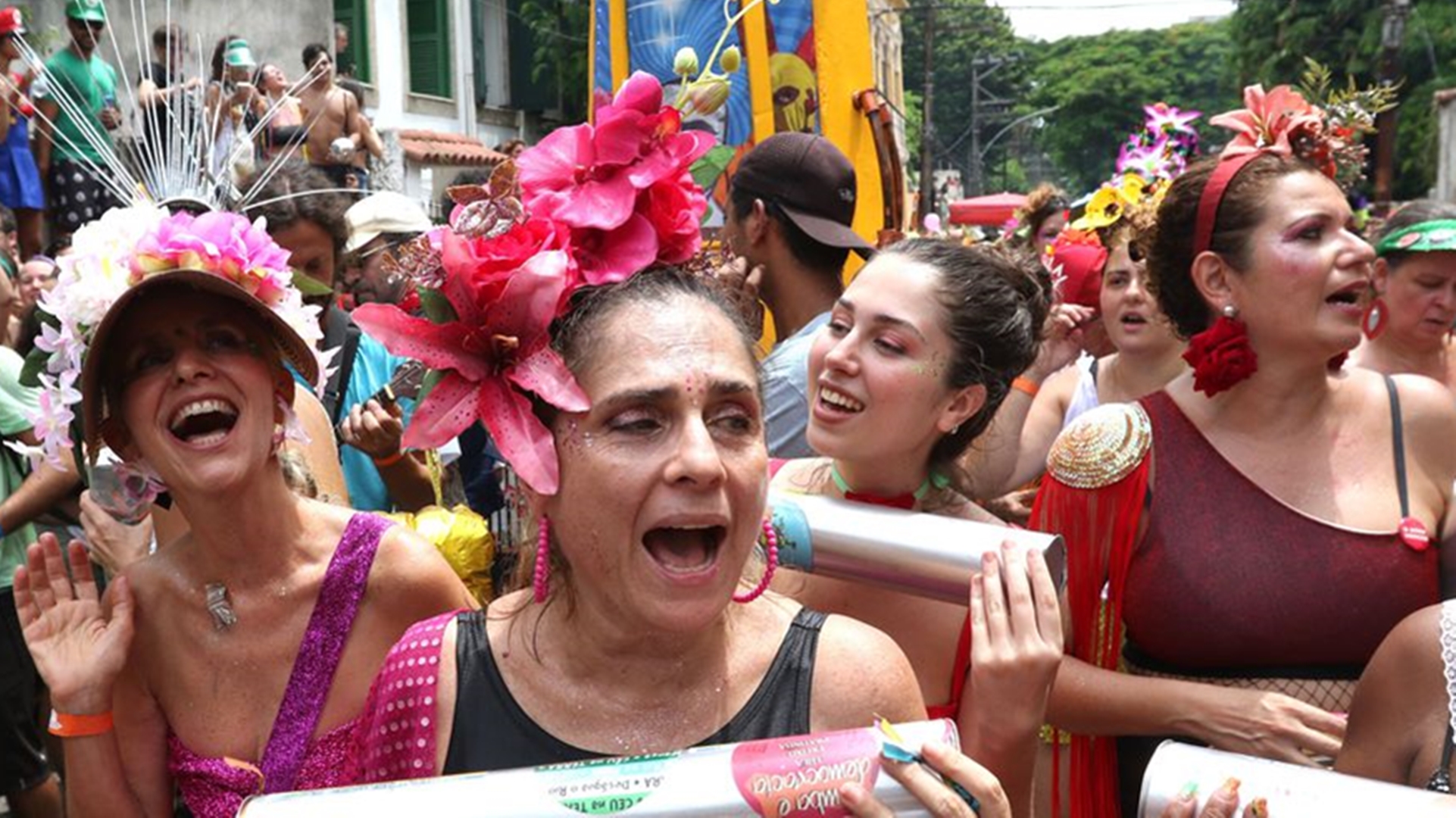 Carnaval: Por que as marchinhas seguem em alta? Especialista avalia modificação