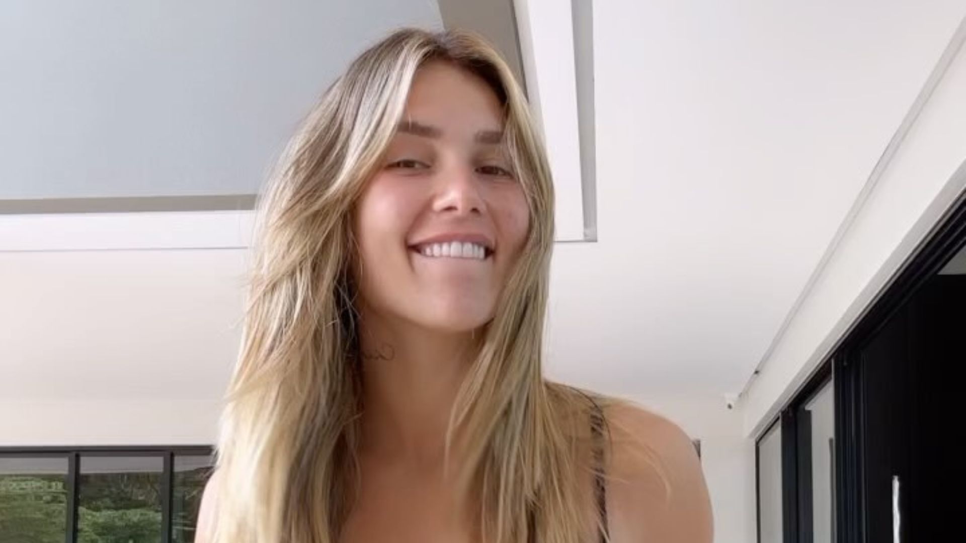 Virginia tira foto ousada e Zé Felipe cobre pose sensual: ‘Só queria uma foto’