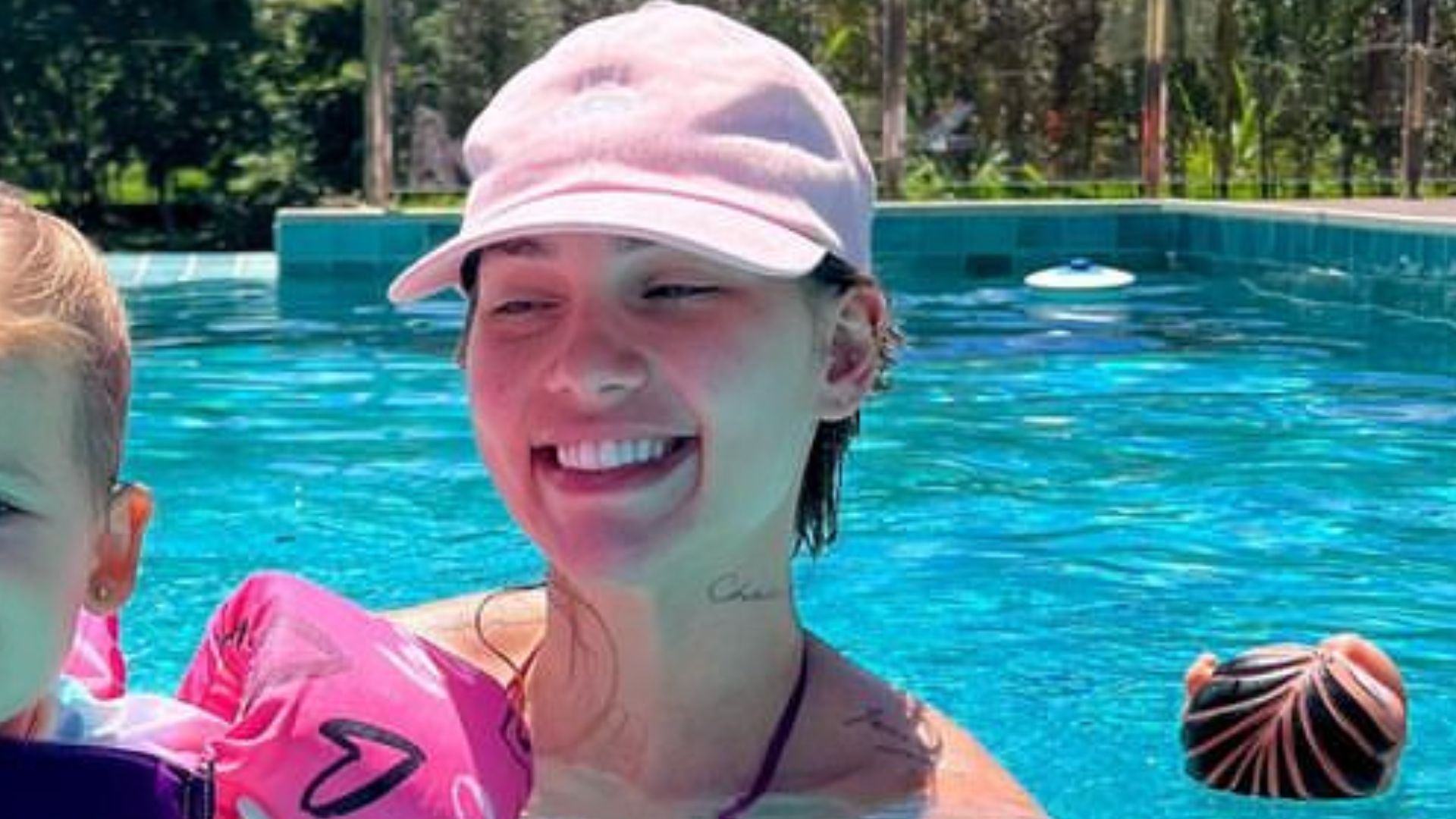 Que fofura! Virginia Fonseca curte piscina da mansão com a filha, Maria Alice: “Tão lindas!”