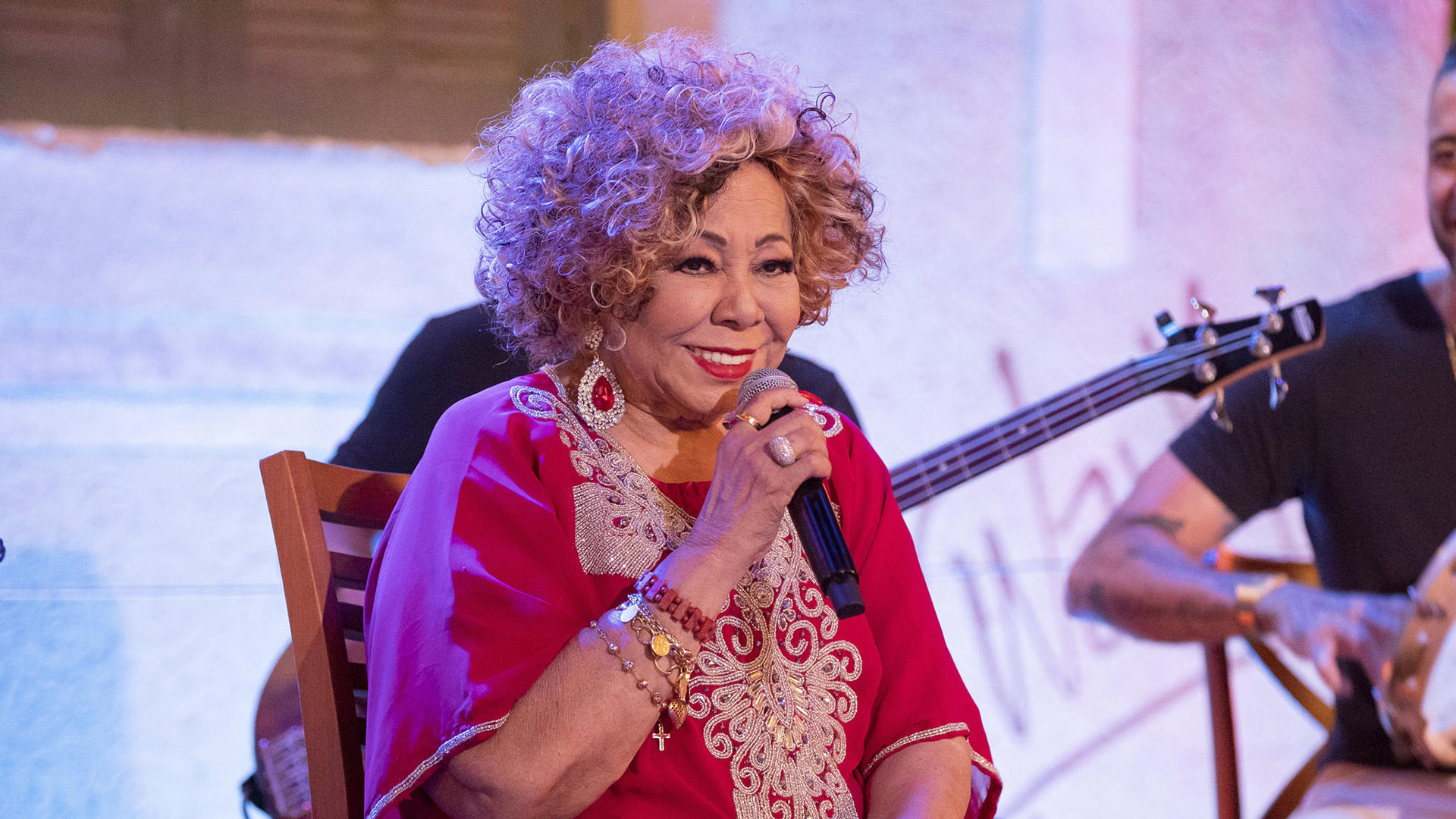 Alcione grava participação especial na novela Travessia