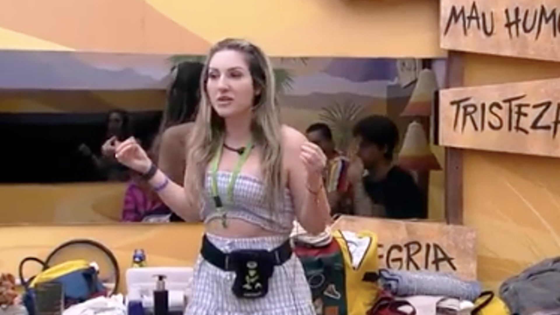BBB 23: Amanda pede ajuda da produção após perrengue no banheiro