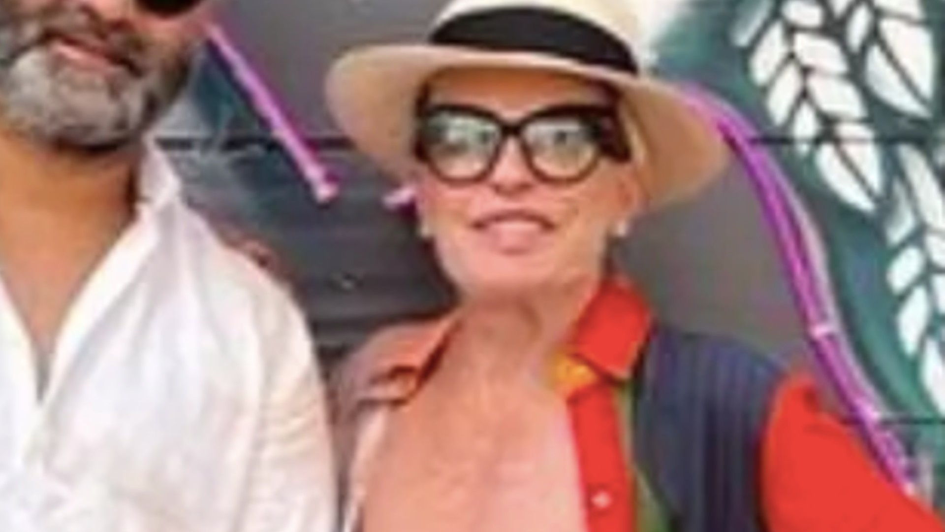 Ana Maria Braga exibe a primeira foto com o namorado durante viagem de férias