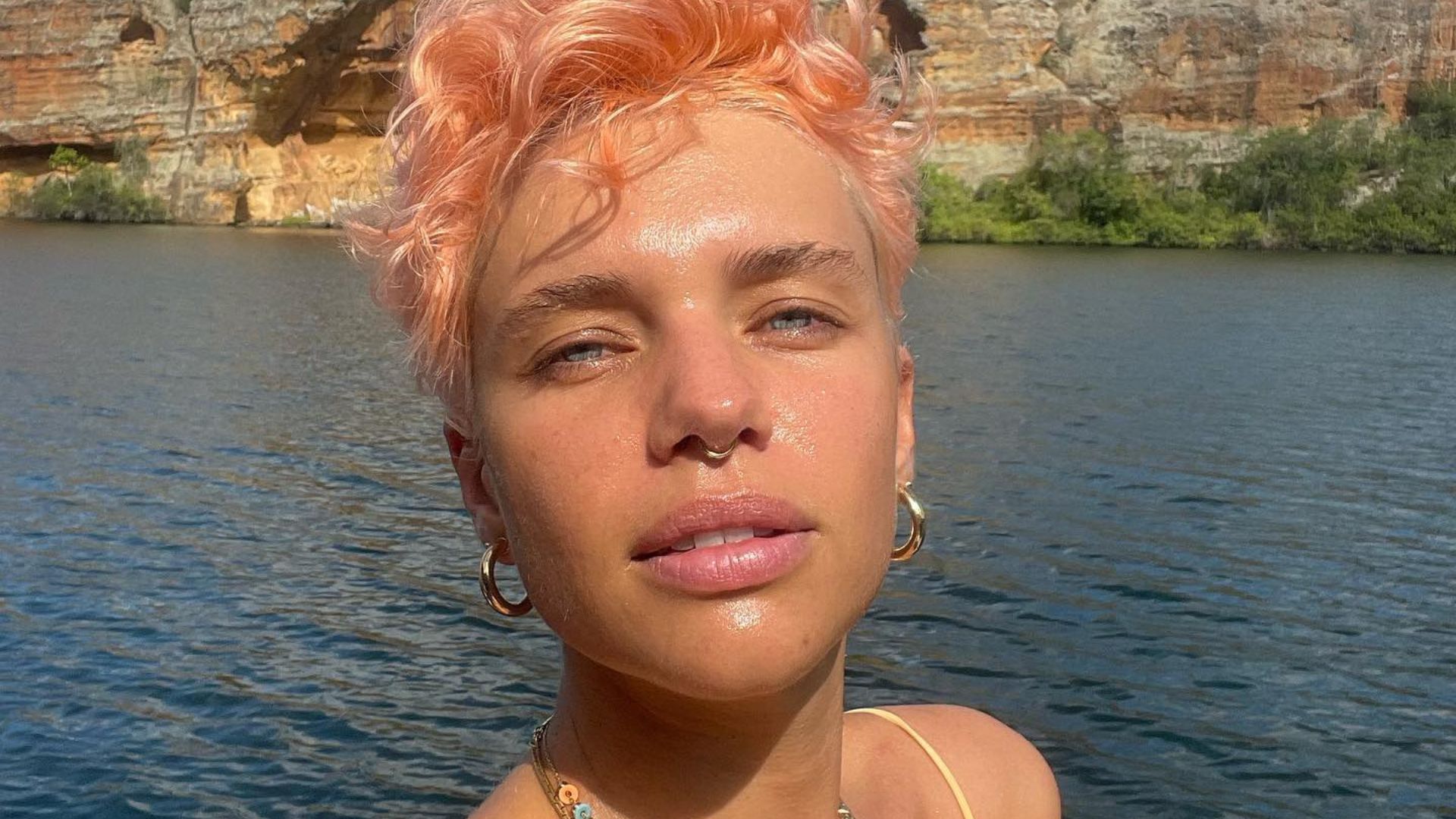 Bruna Linzmeyer posa de biquíni às margens do Rio São Francisco: ‘Imensidão de água doce’