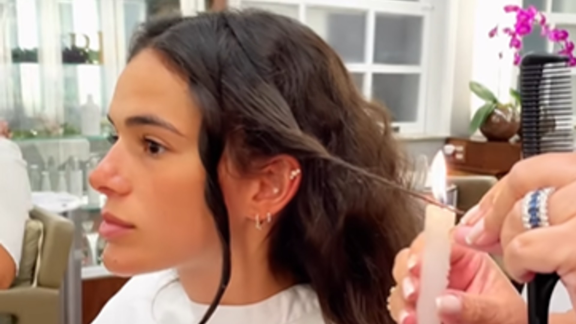 Sem maquiagem e com cabelo natural, Bruna Marquezine surge irreconhecível