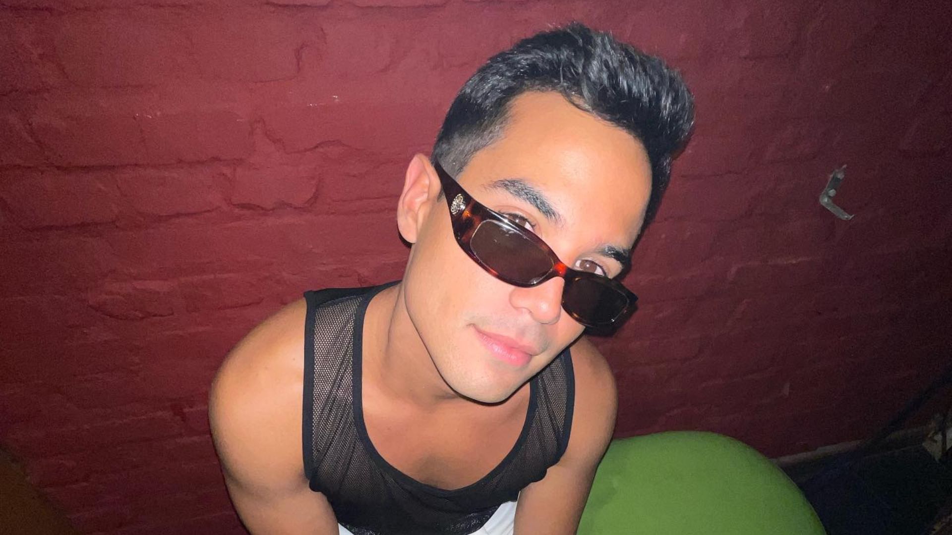 Multifacetado, ator de Sintonia faz turnê nacional e se inspira em Lady Gaga