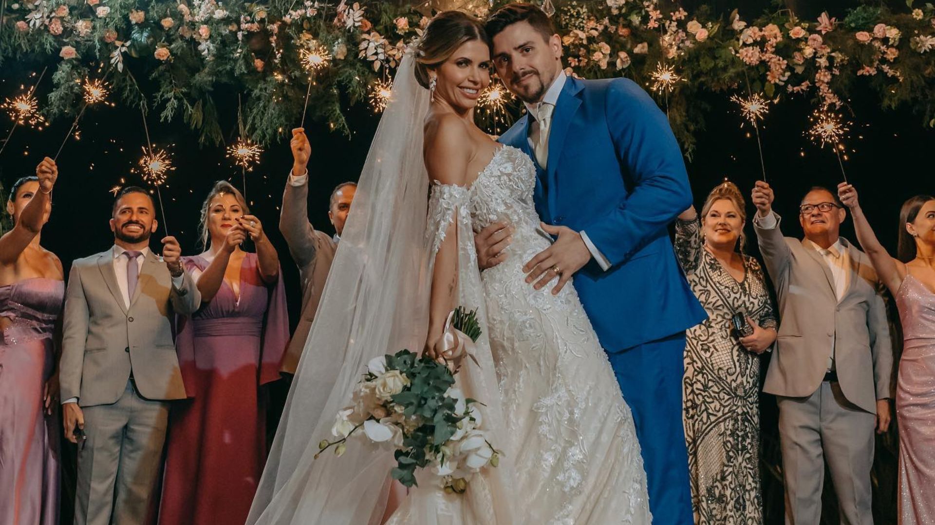 Cacau Colucci, do BBB 10, casa com delegado e celebra em São Paulo