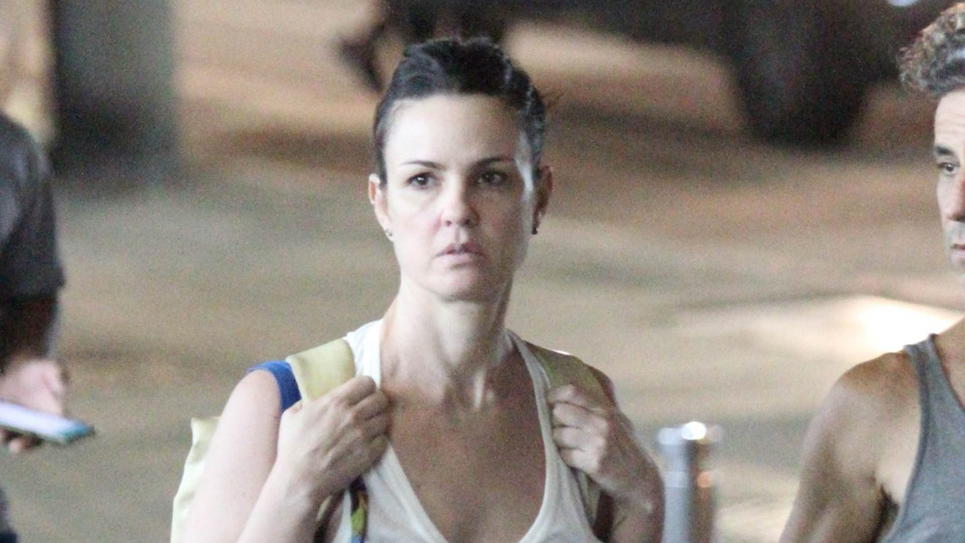 Carolina Kasting faz rara aparição com o marido em novo flagra