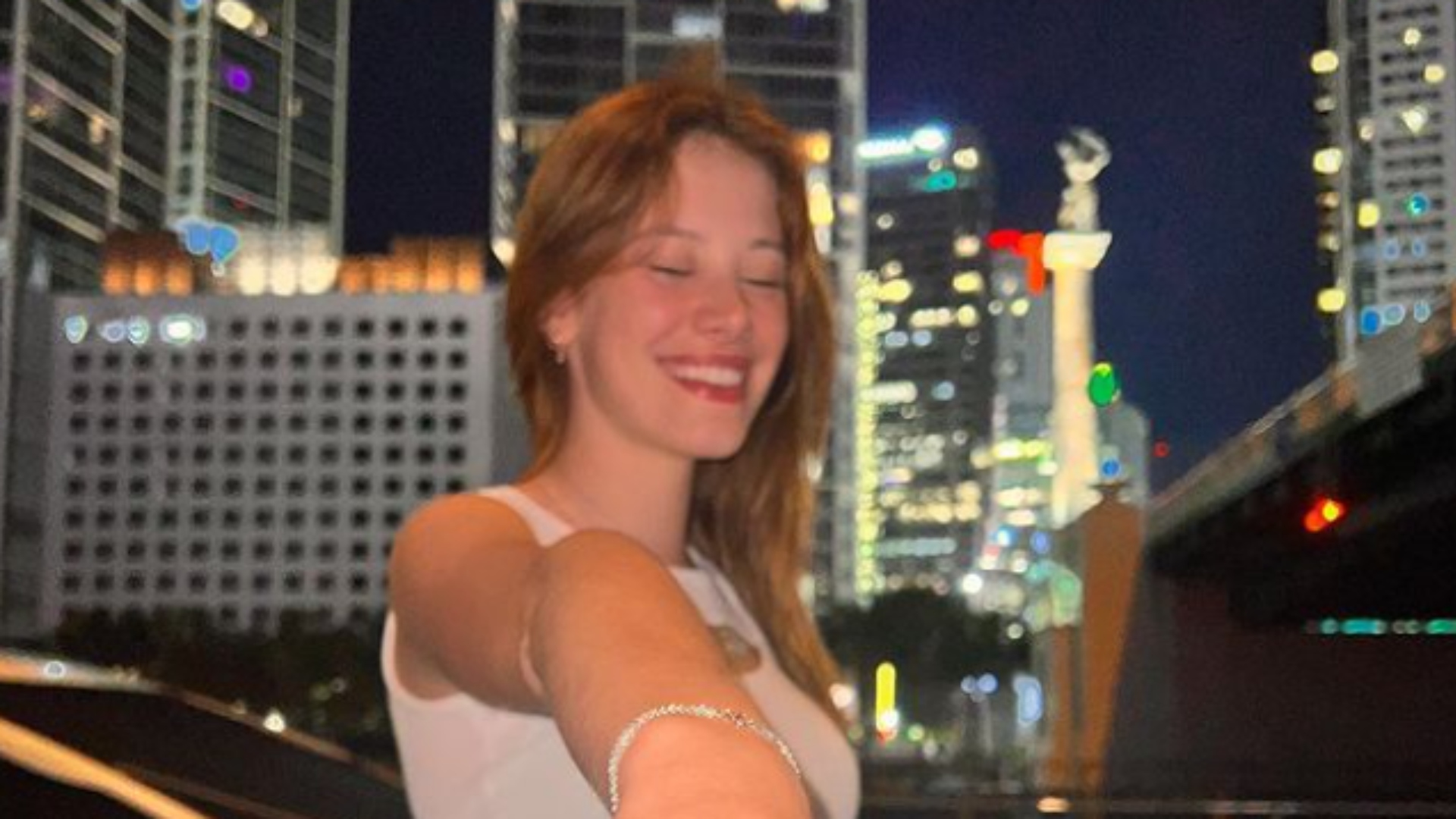 Caroline Dallarosa choca fãs com anúncio de noivado com Rodrigo Solano