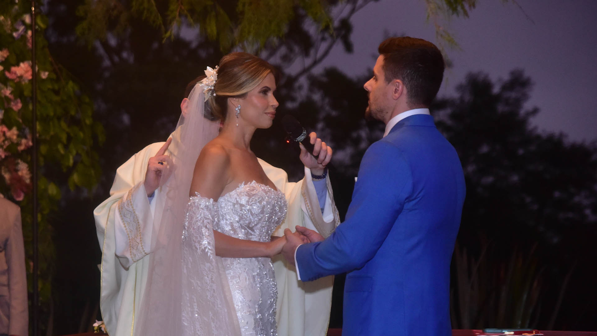 Ex-BBB Cacau Colucci se casa com Bruno Lima em São Paulo