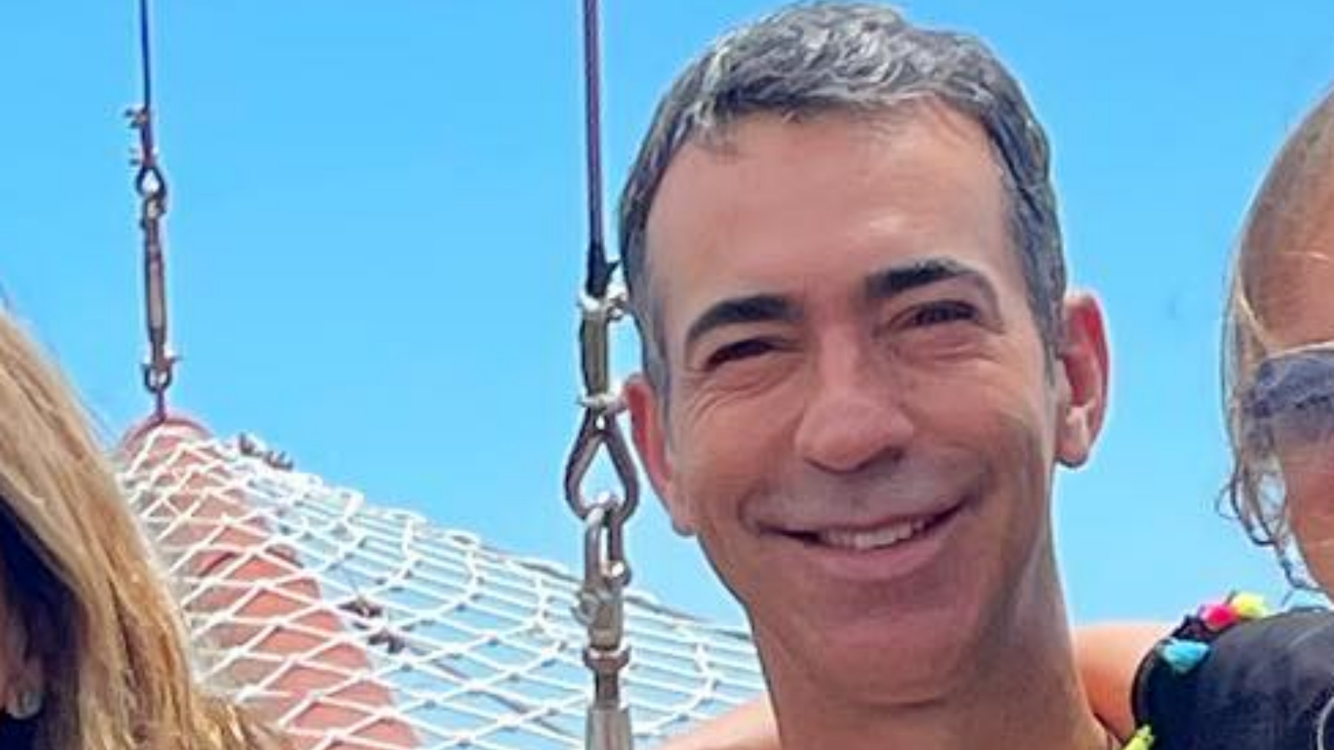 Cesar Tralli surge em clique encantador ao lado da esposa, filha e enteada: “Muito amor por essa família”