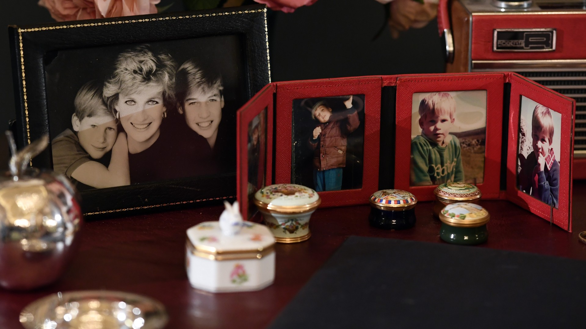 Príncipe Harry diz que mulher ‘com poderes’ lhe passou mensagem de Diana
