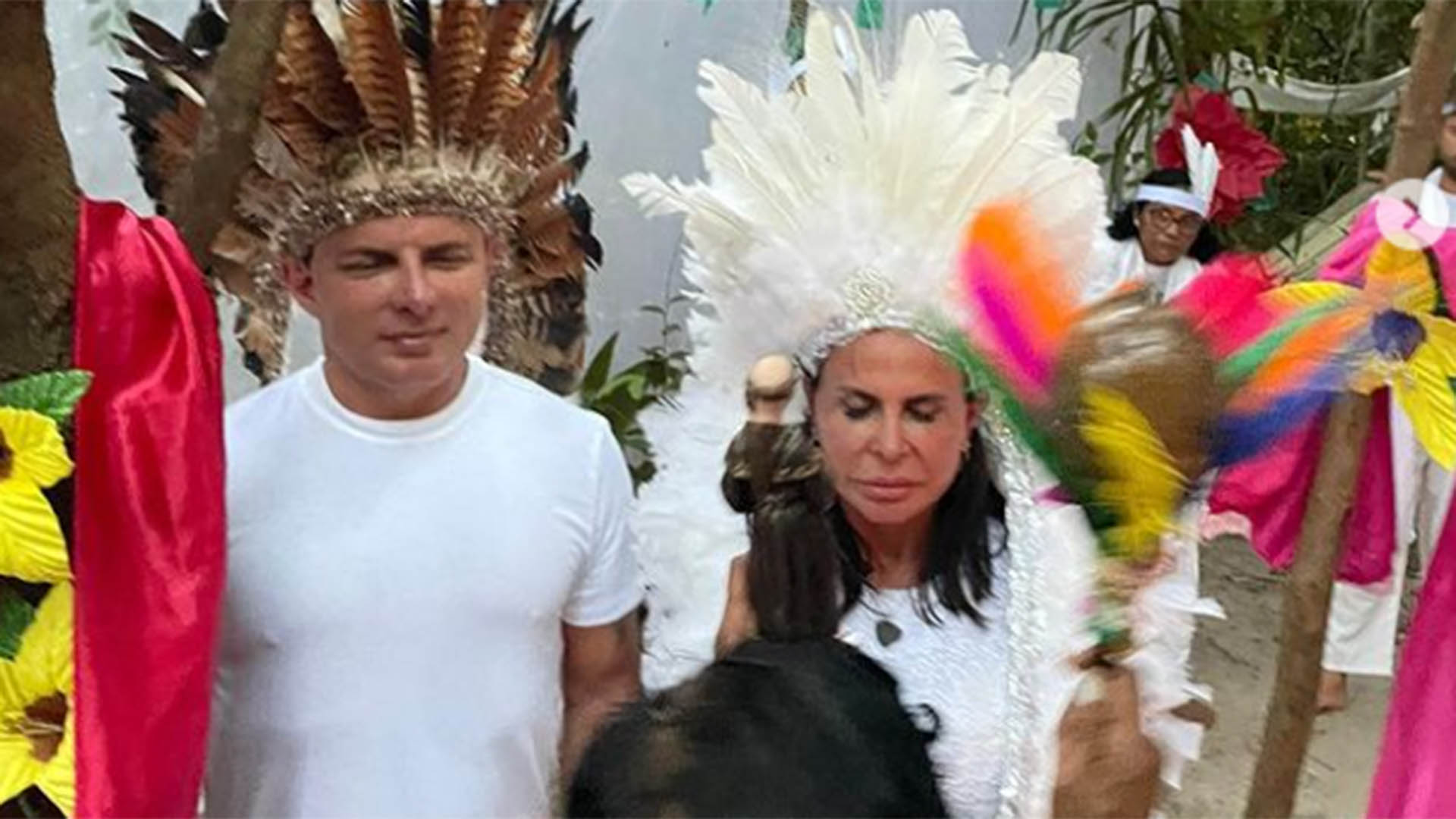 Gretchen se casa em cerimônia indígena com Esdras de Souza