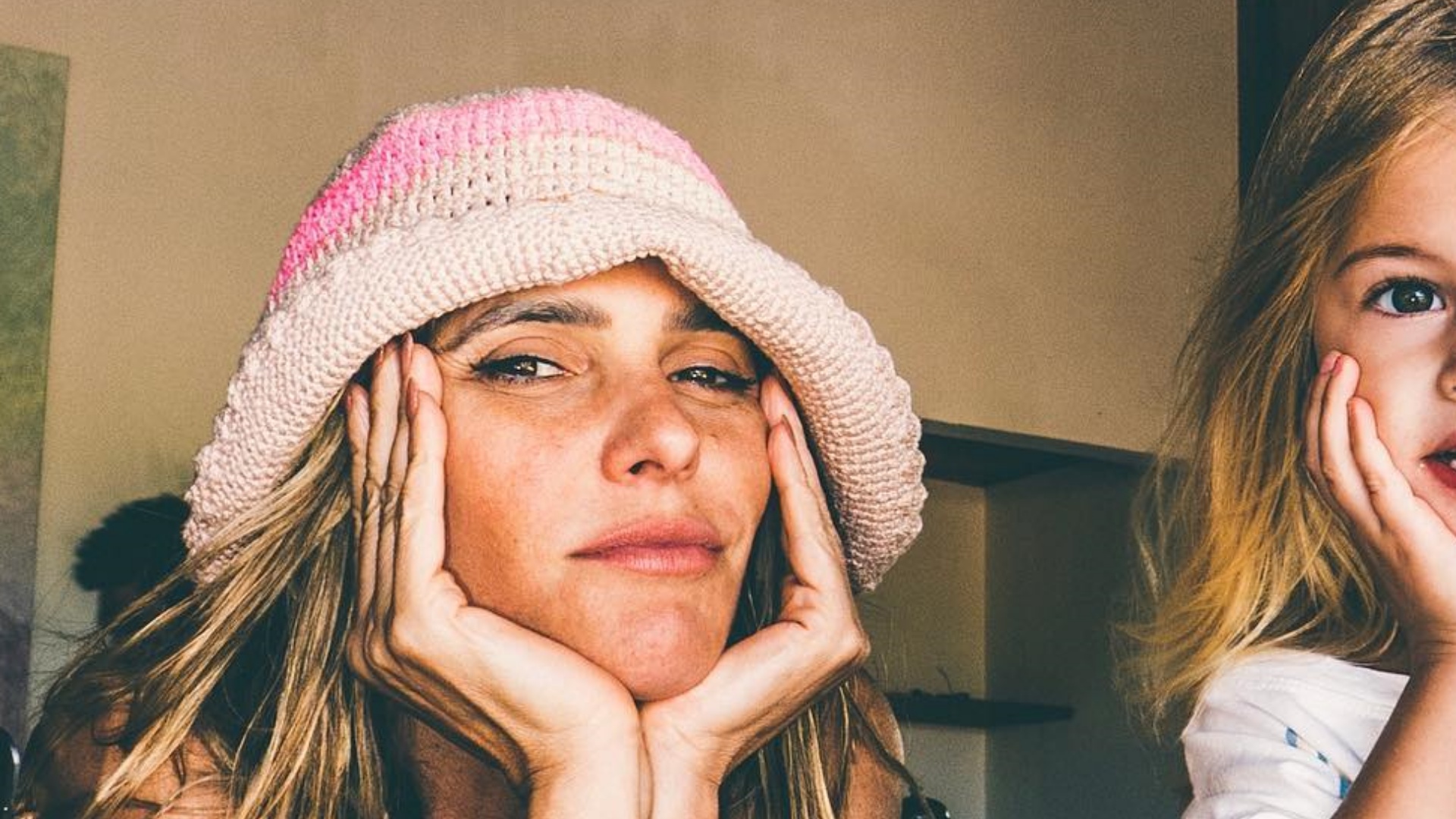 Fernanda Lima publica clique encantador ao lado da filha caçula: “Lindas”