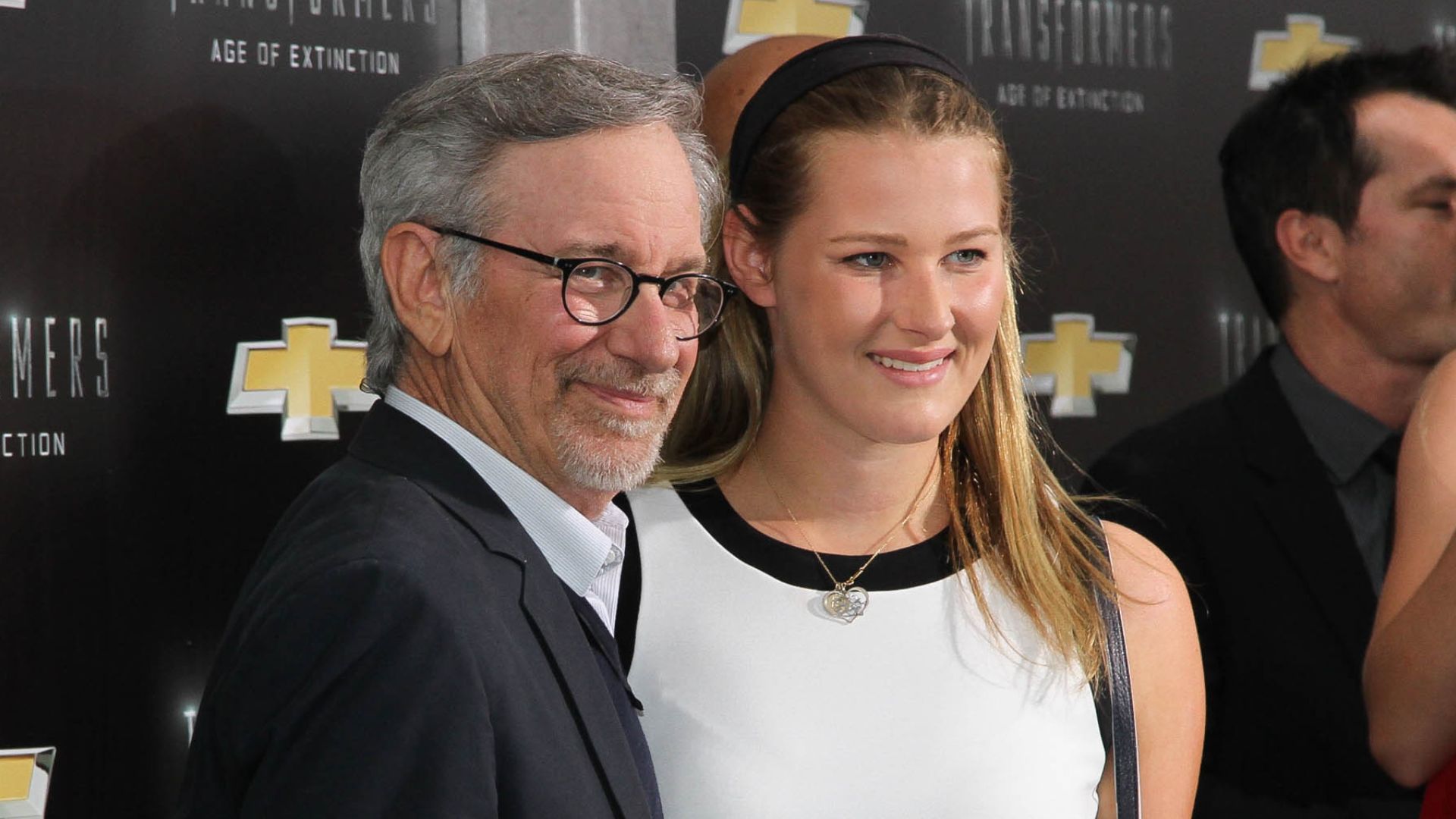 Filha de Steven Spielberg, Destry Allyn, faz estreia no cinema