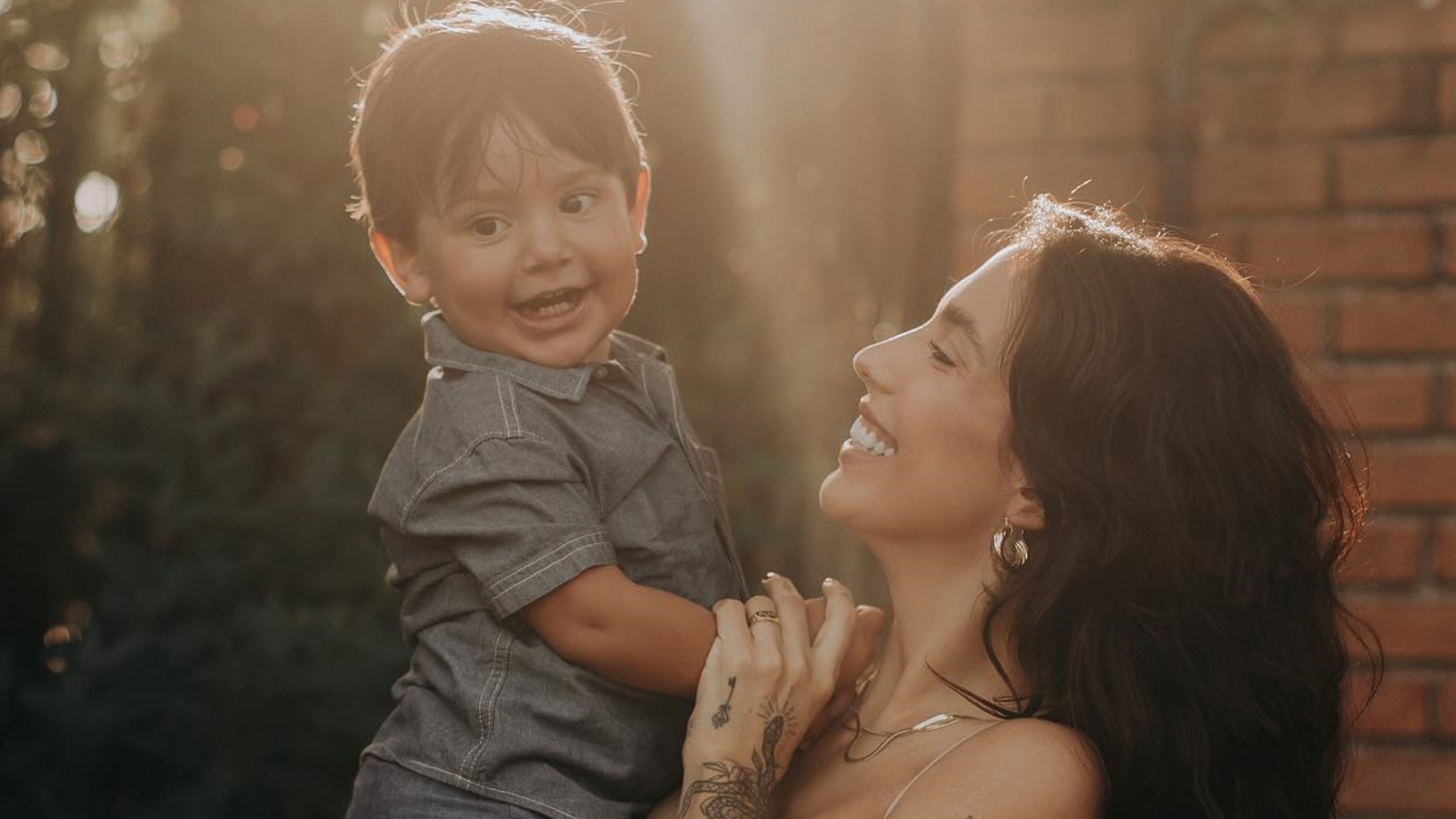 Com cliques encantadores, Gabi Brandt celebra aniversário do filho, Henri: “Você chegou iluminando tudo”