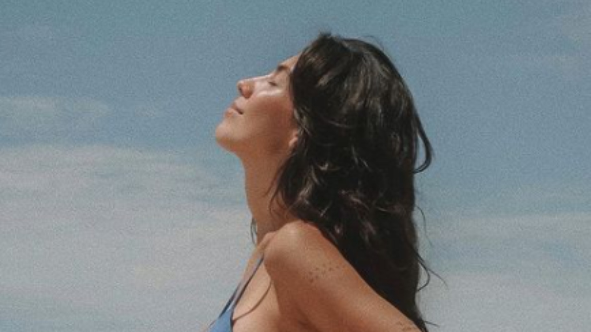 Gravidíssima, Gabi Brandt curte dia de praia e arranca elogios dos seguidores