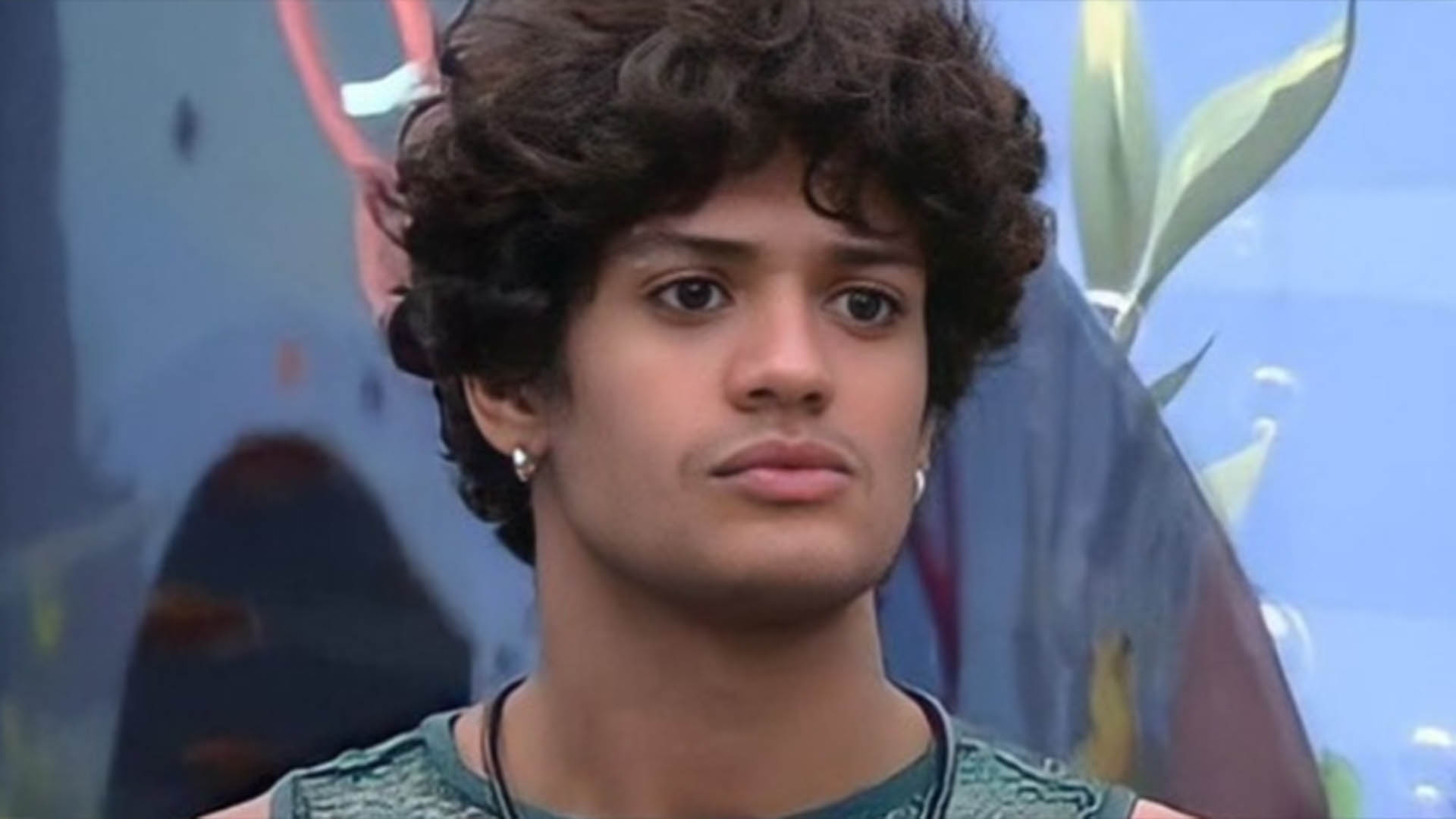 BBB 23: Gabriel Santana cogita beijo triplo: ‘Quer pegar as duas meninas que eu quero’