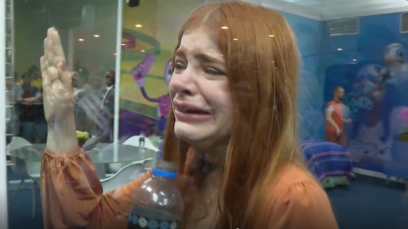 BBB 23: Giovanna cai no choro e pede desculpas à família
