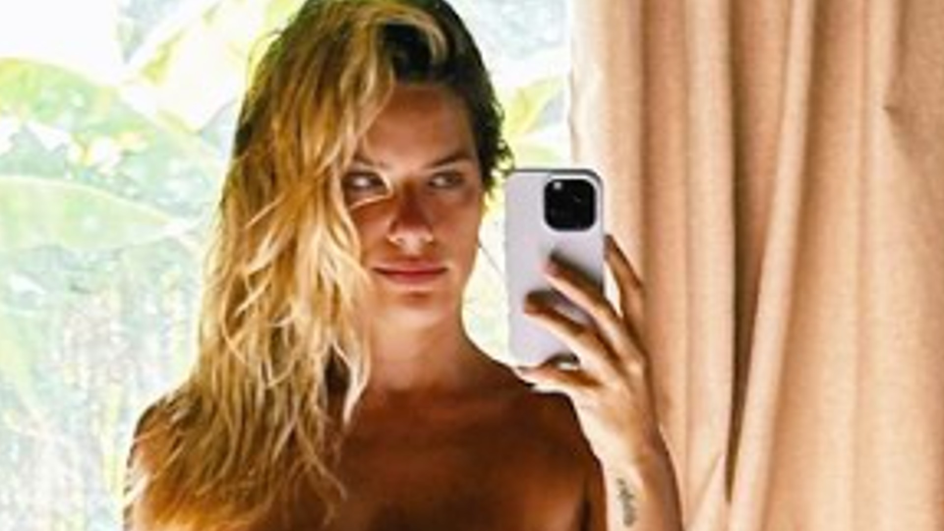 De biquíni, Giovanna Ewbank arrasa em foto tirada por Bruno Gagliasso