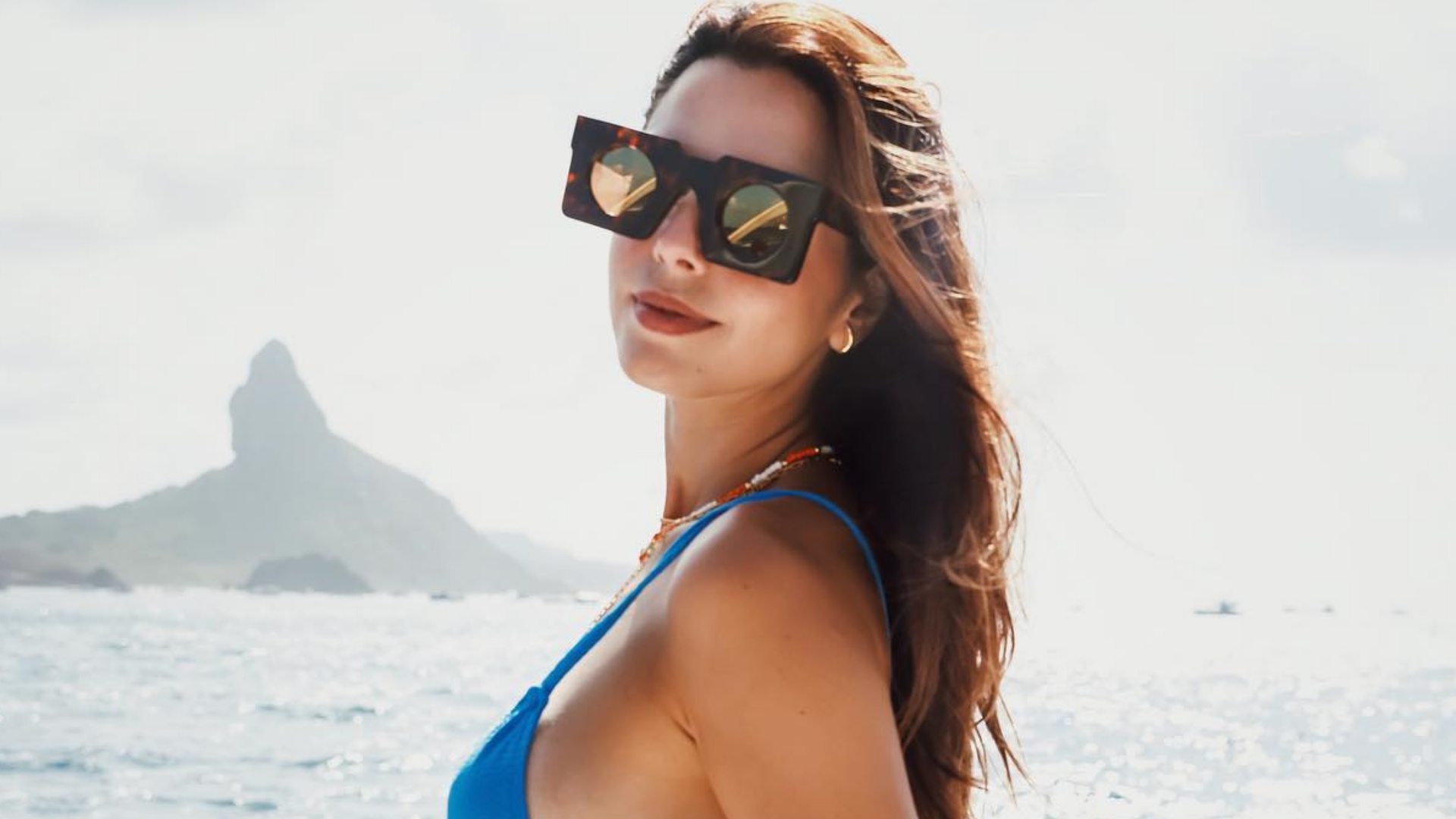 De biquíni fio-dental, Giovanna Lancellotti chama atenção ao exibir bumbum perfeito